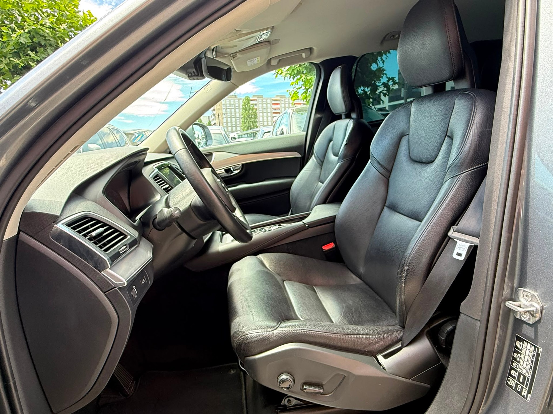 VOLVO XC90 D4 FWD Momentum Geartronic-image-9