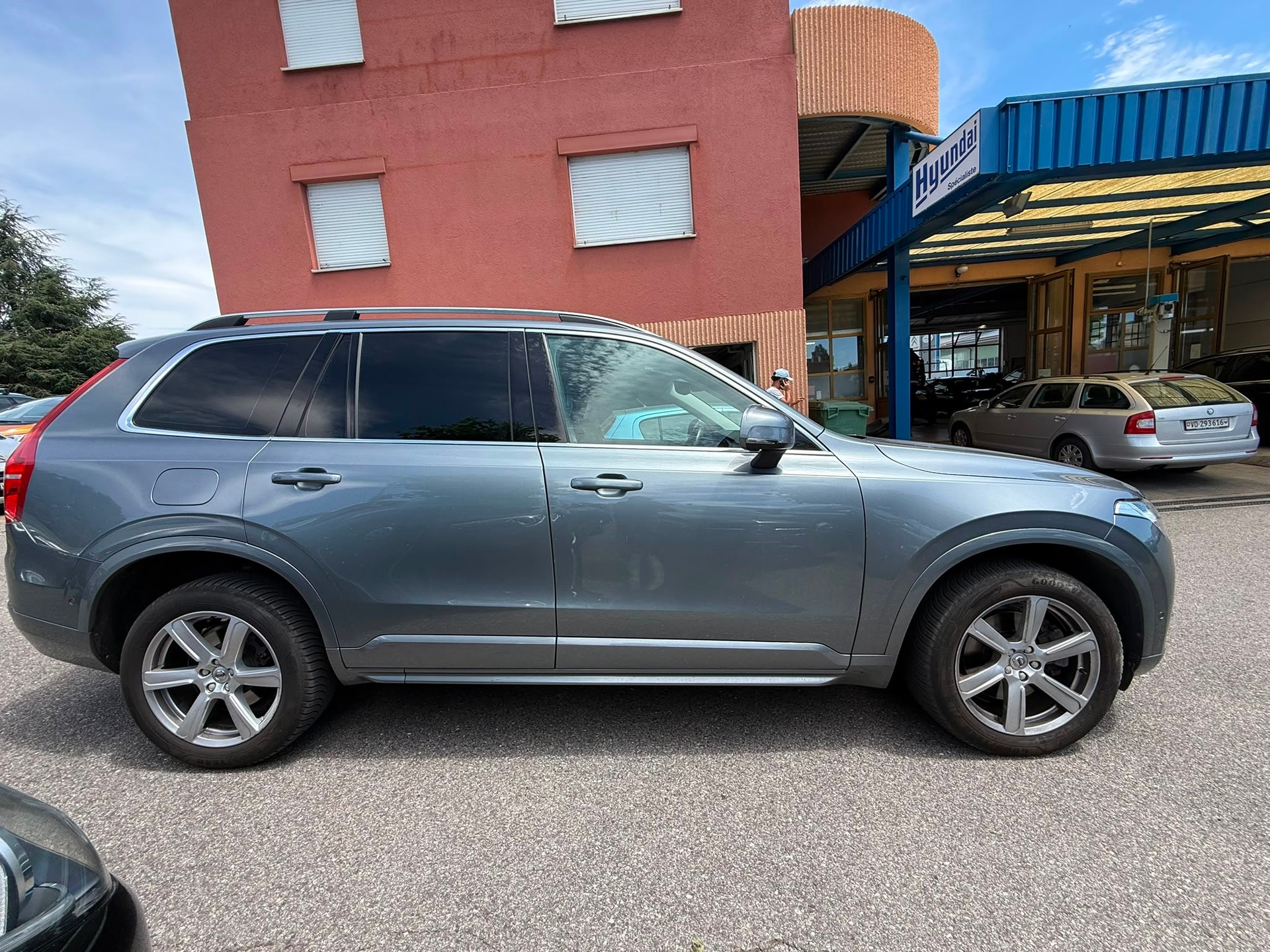 VOLVO XC90 D4 FWD Momentum Geartronic-image-1