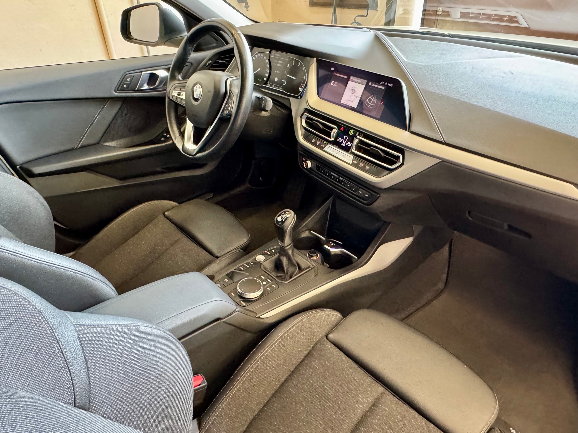 BMW 118i Sport Line-image-24