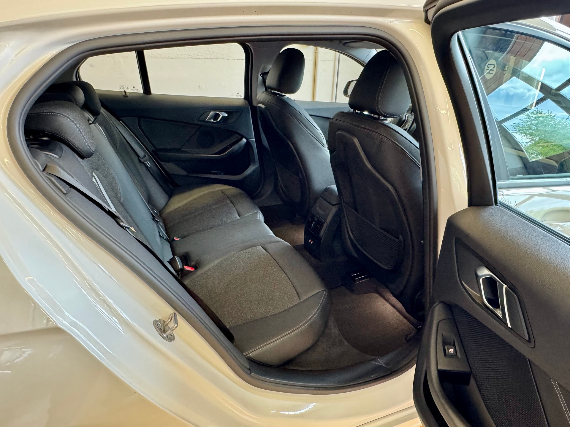 BMW 118i Sport Line-image-22