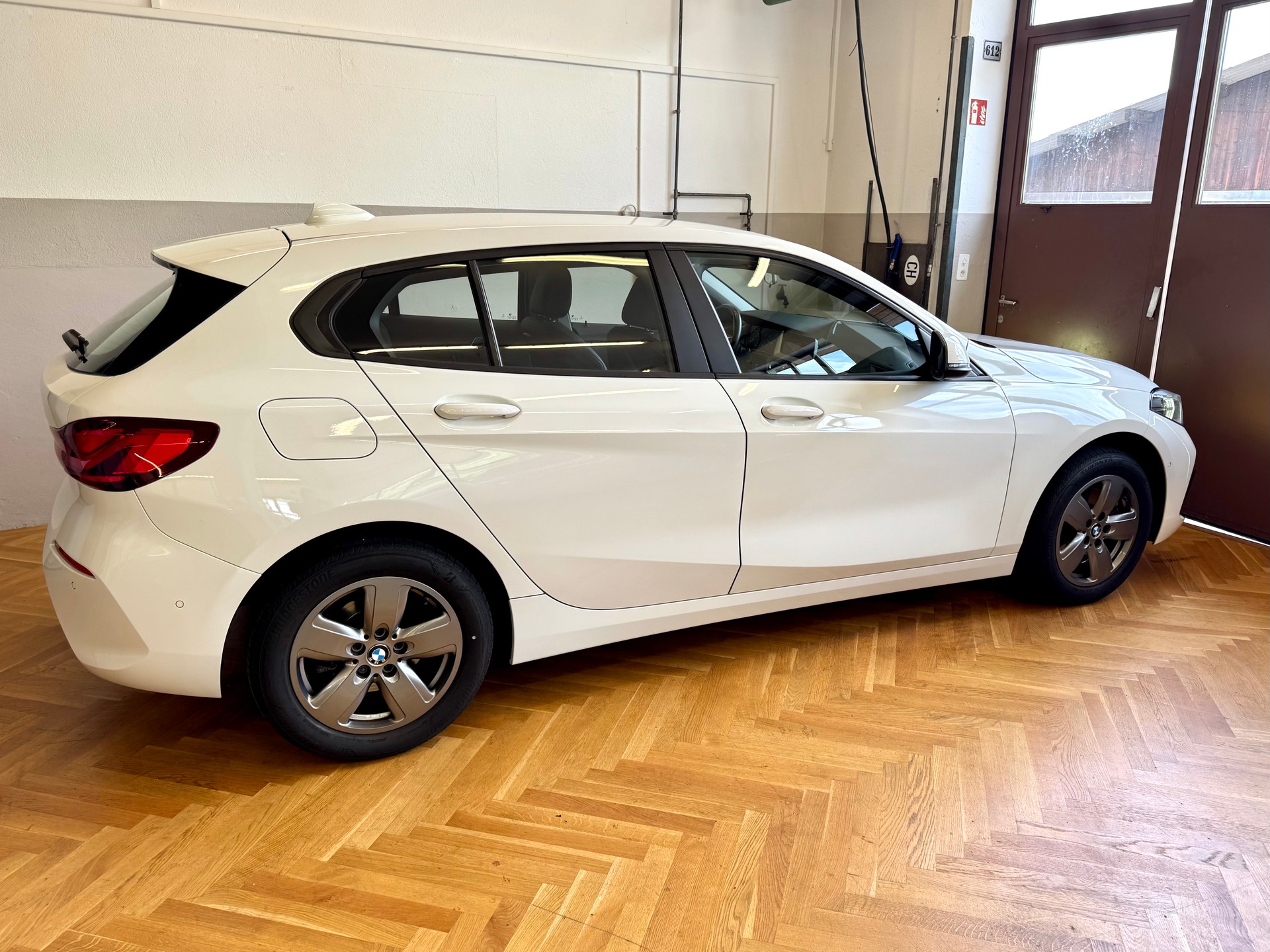 BMW 118i Sport Line-image-5
