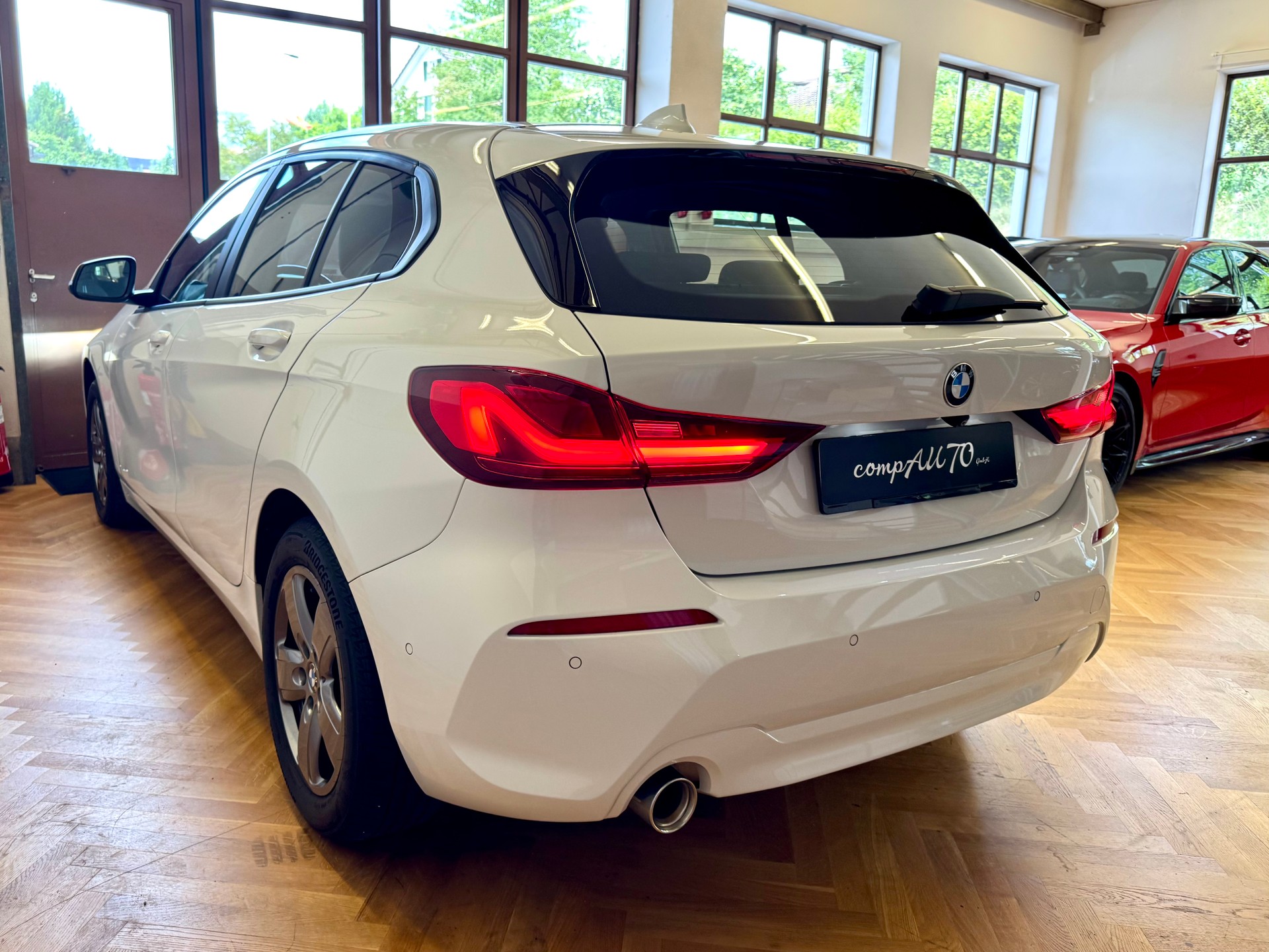 BMW 118i Sport Line-image-10