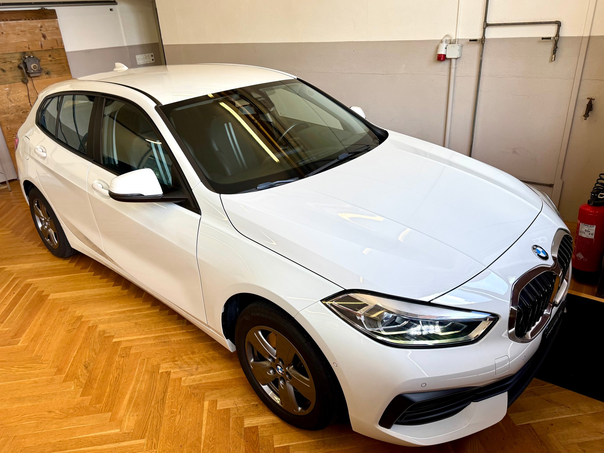 BMW 118i Sport Line-image-16