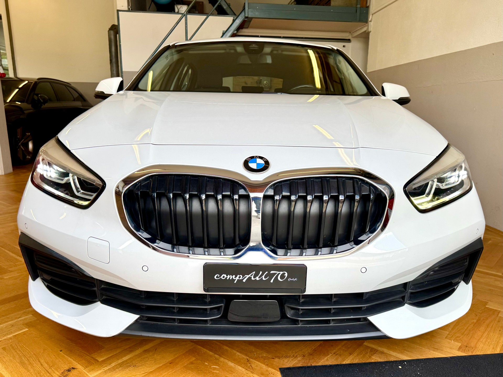 BMW 118i Sport Line-image-13