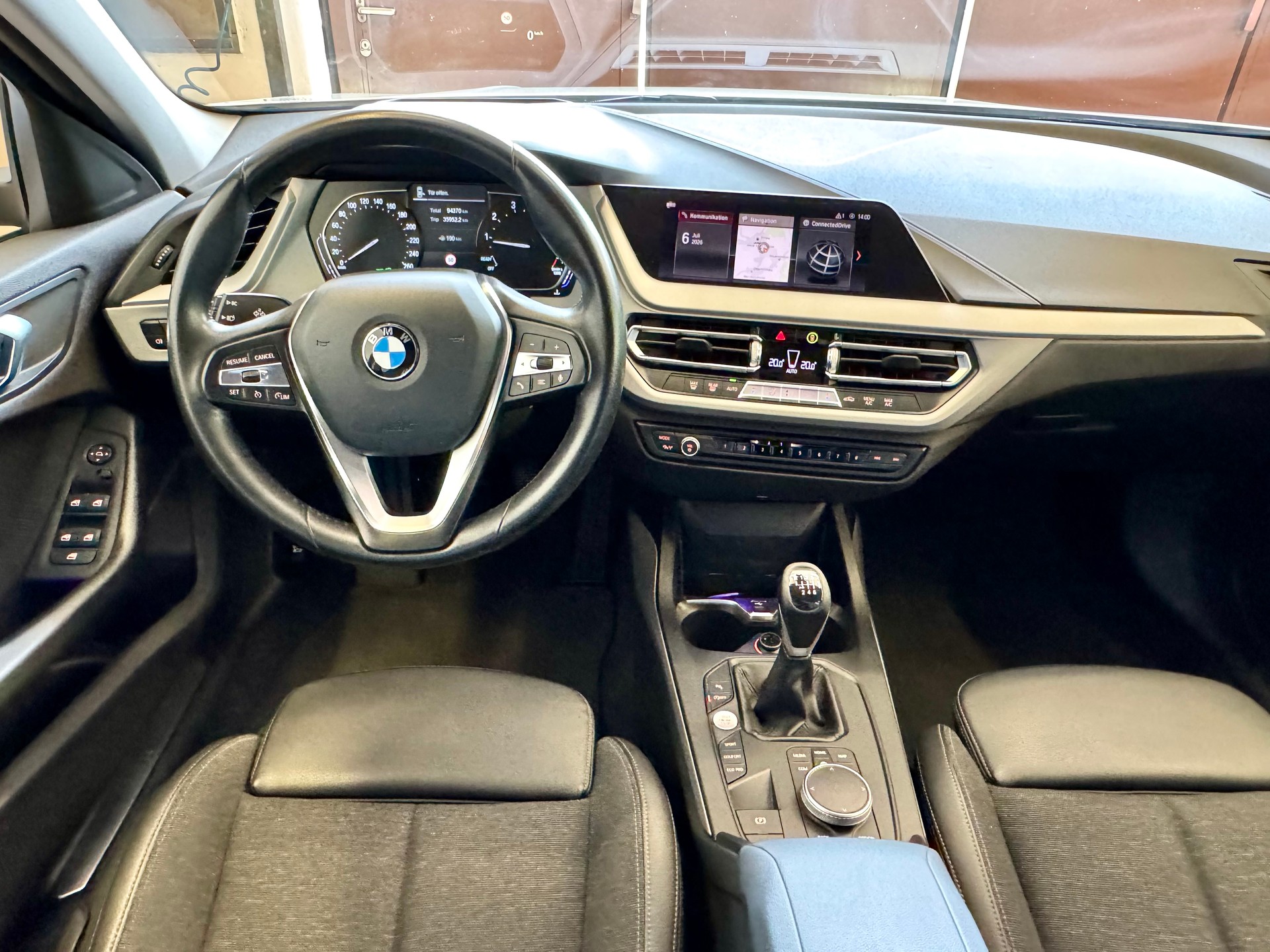BMW 118i Sport Line-image-25
