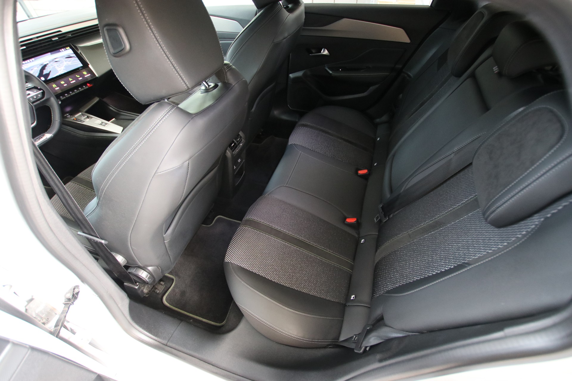 PEUGEOT 308 SW 1.2 Pure Tech GT EAT8-image-13