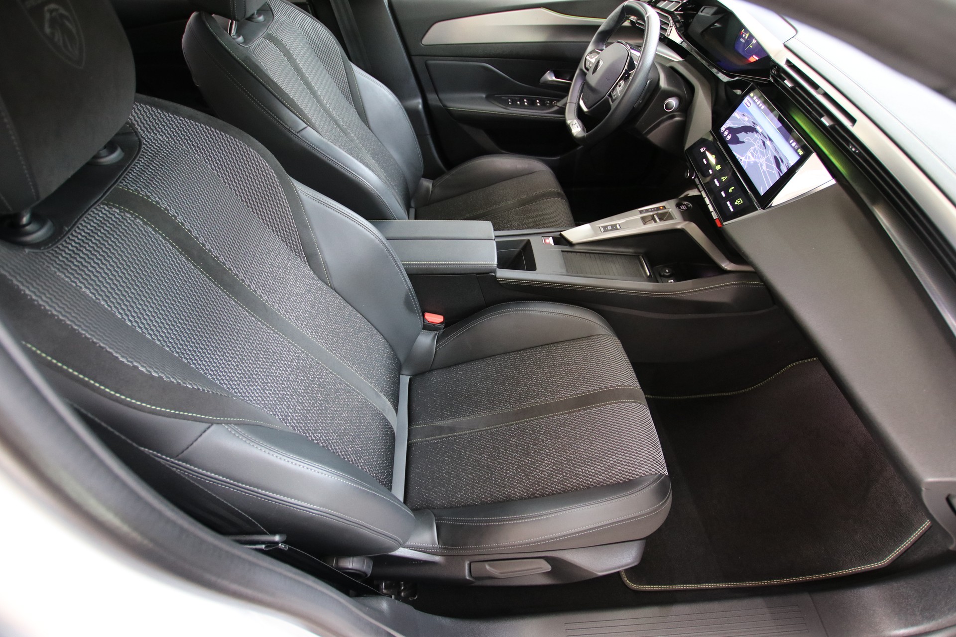 PEUGEOT 308 SW 1.2 Pure Tech GT EAT8-image-12