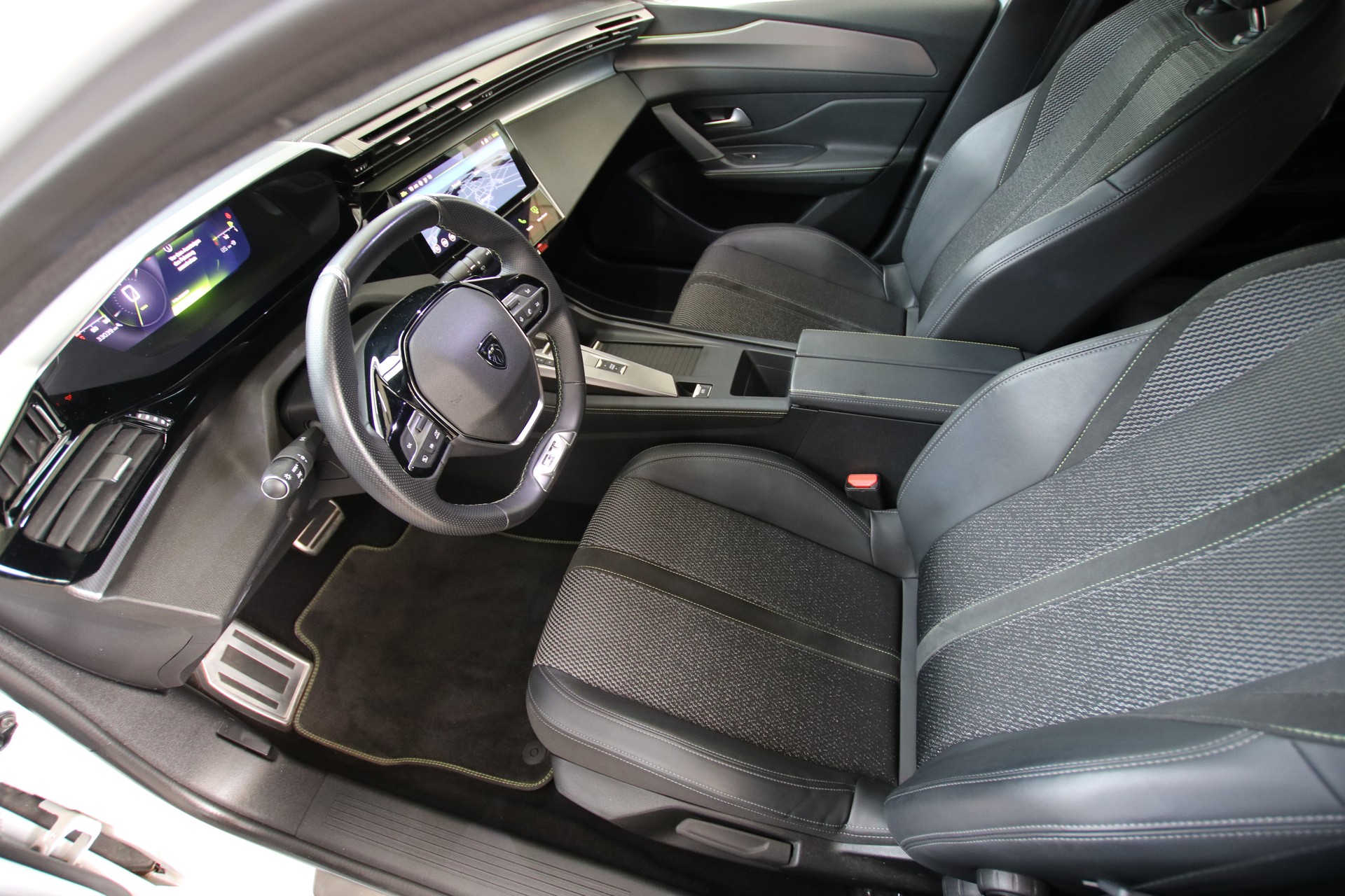 PEUGEOT 308 SW 1.2 Pure Tech GT EAT8-image-11