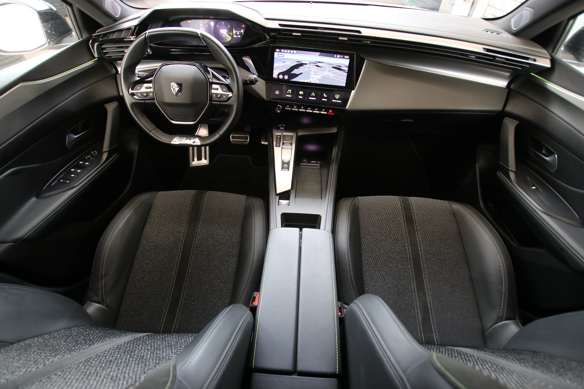 PEUGEOT 308 SW 1.2 Pure Tech GT EAT8-image-9