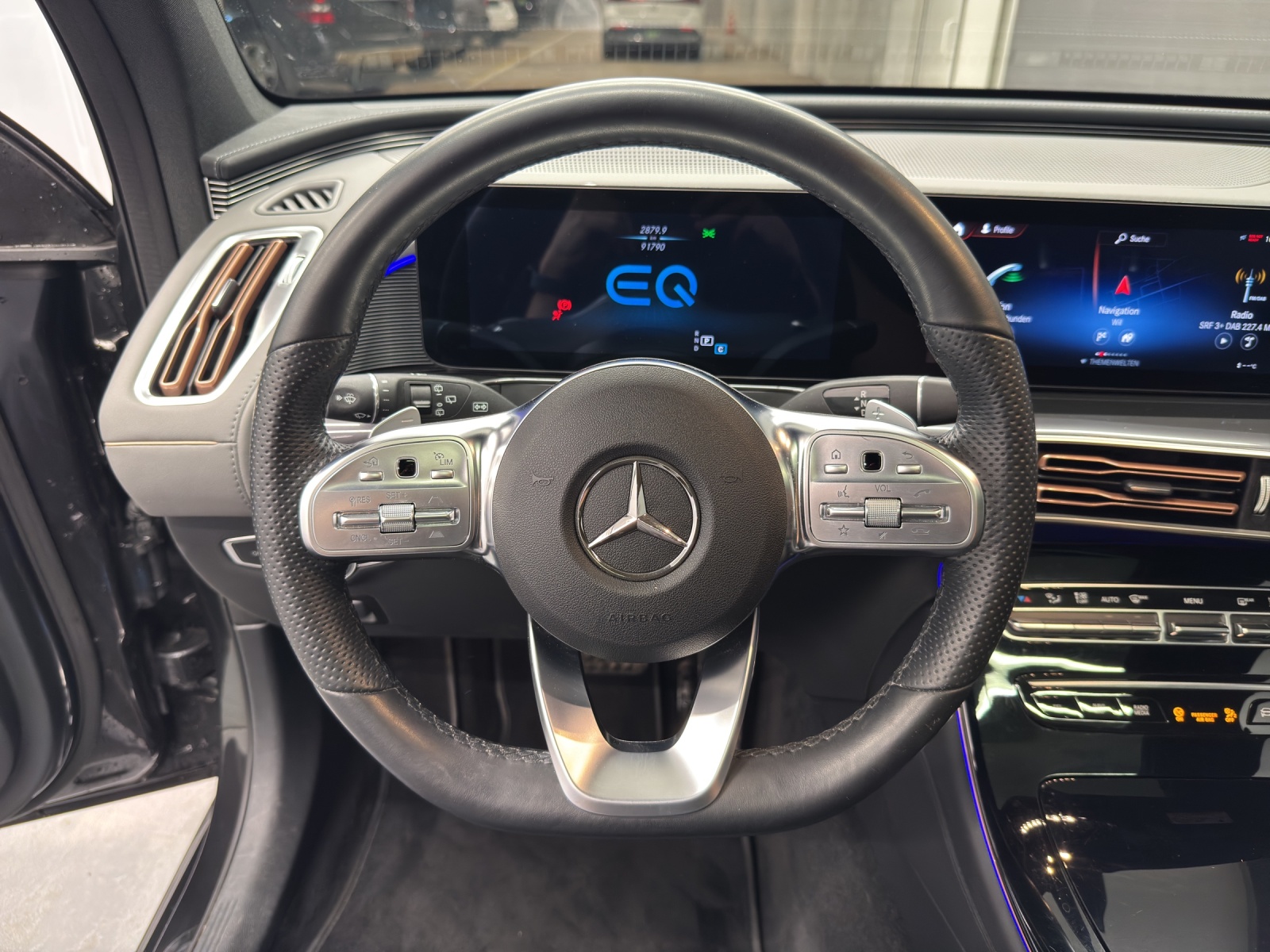 MERCEDES-BENZ EQC 400 AMG Line 4Matic-image-15
