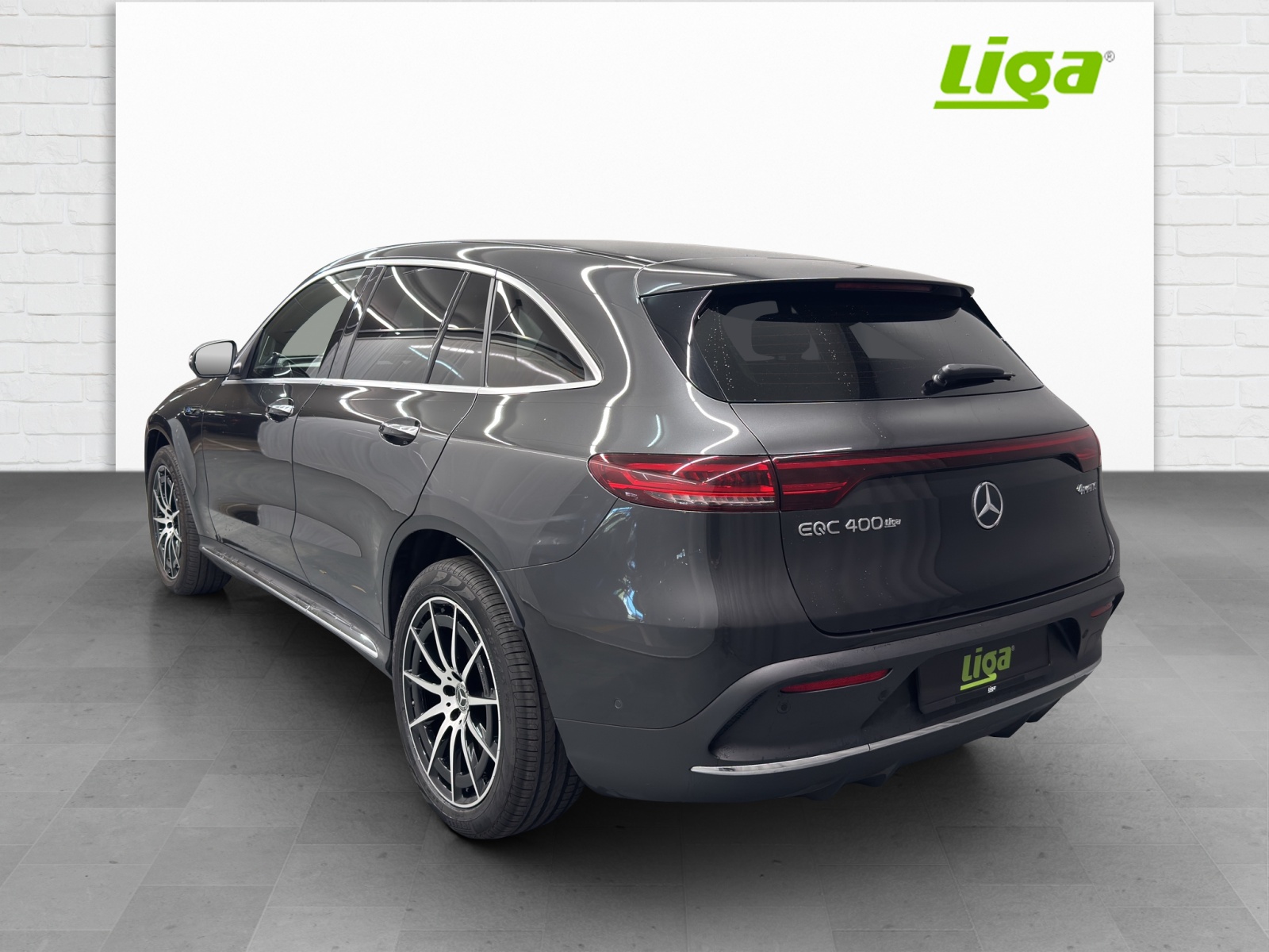 MERCEDES-BENZ EQC 400 AMG Line 4Matic-image-3