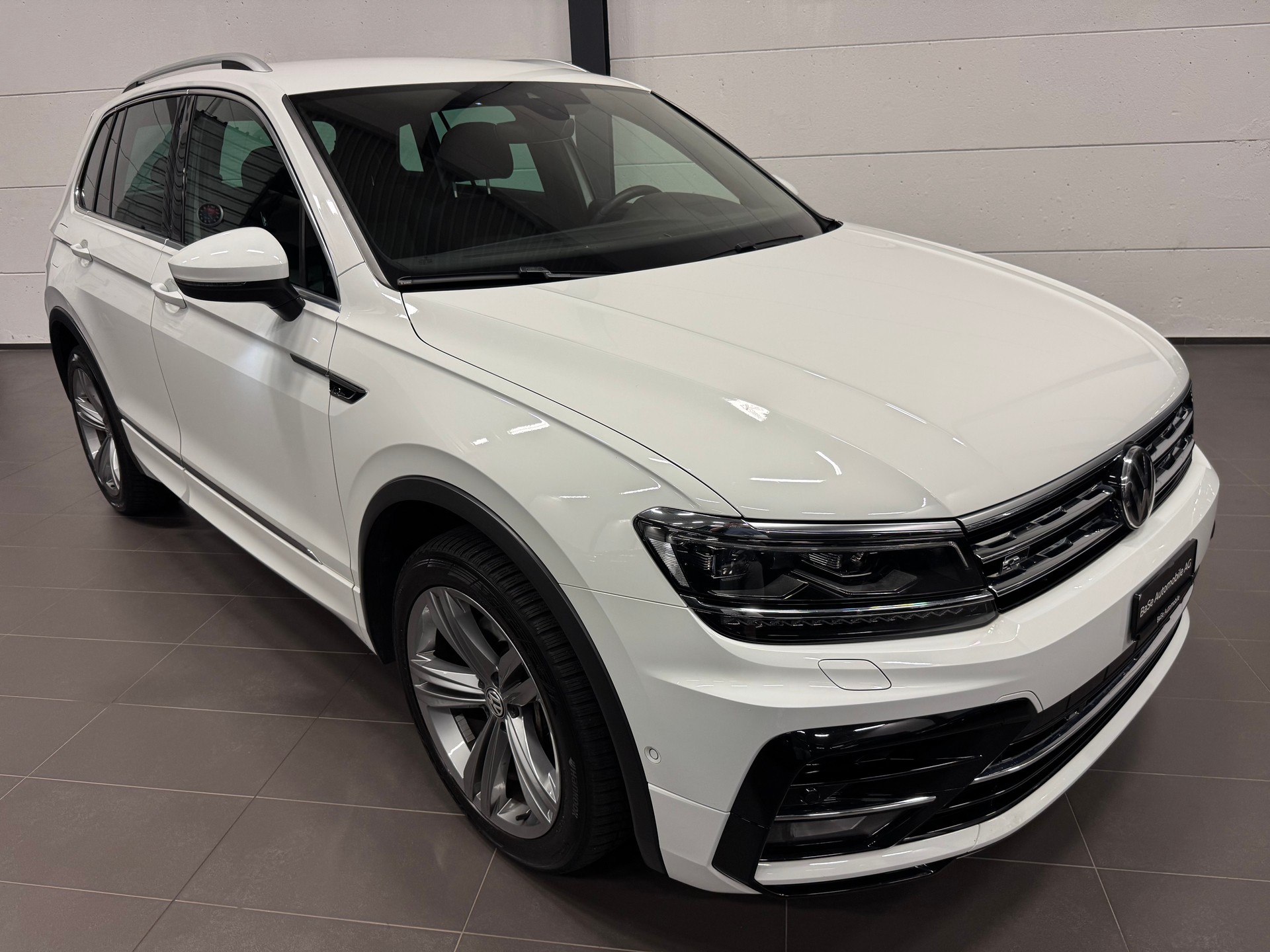 VW Tiguan 2.0 TDI SCR Highline 4Motion DSG R LINE-image-3