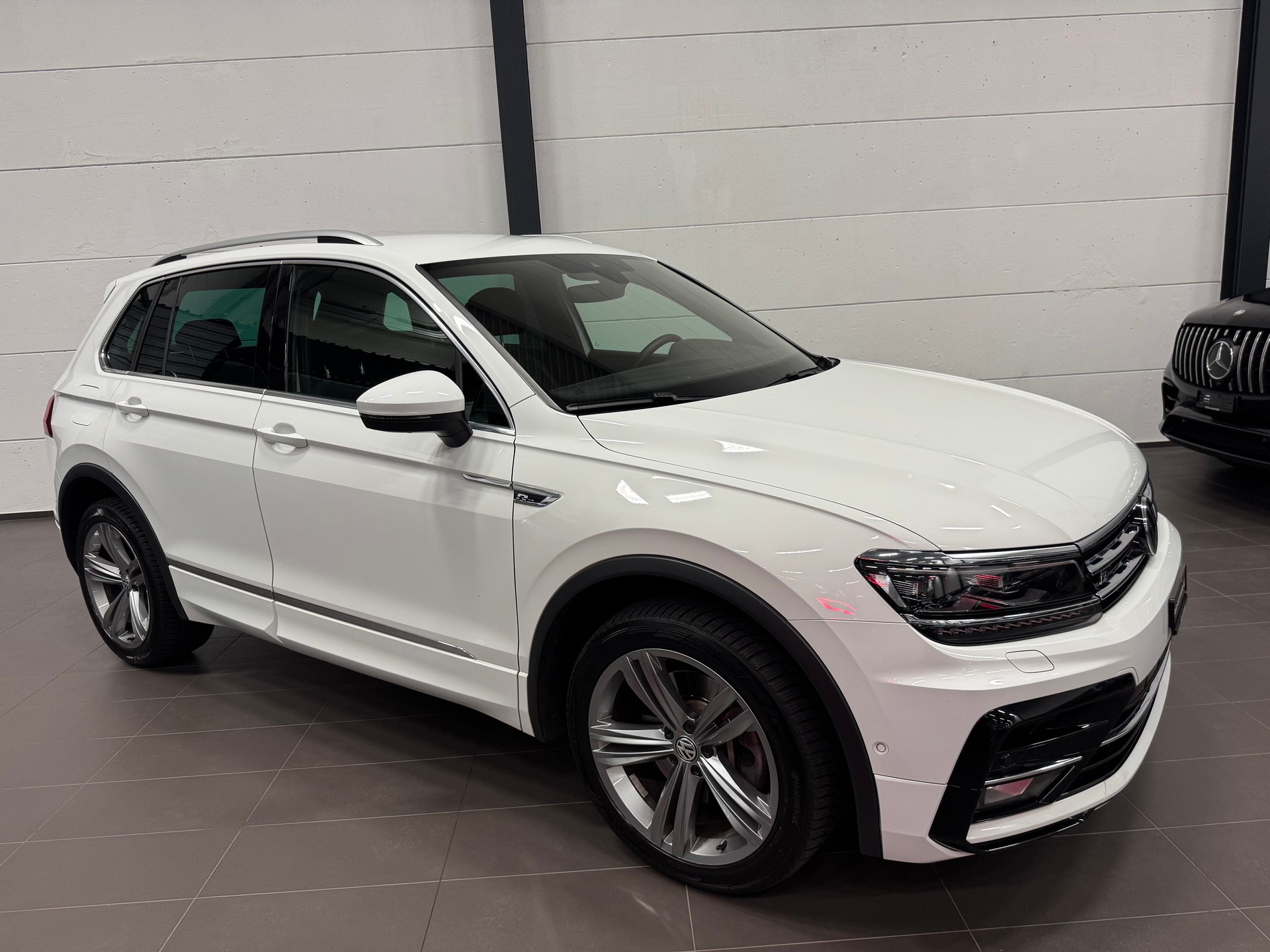VW Tiguan 2.0 TDI SCR Highline 4Motion DSG R LINE-image-1
