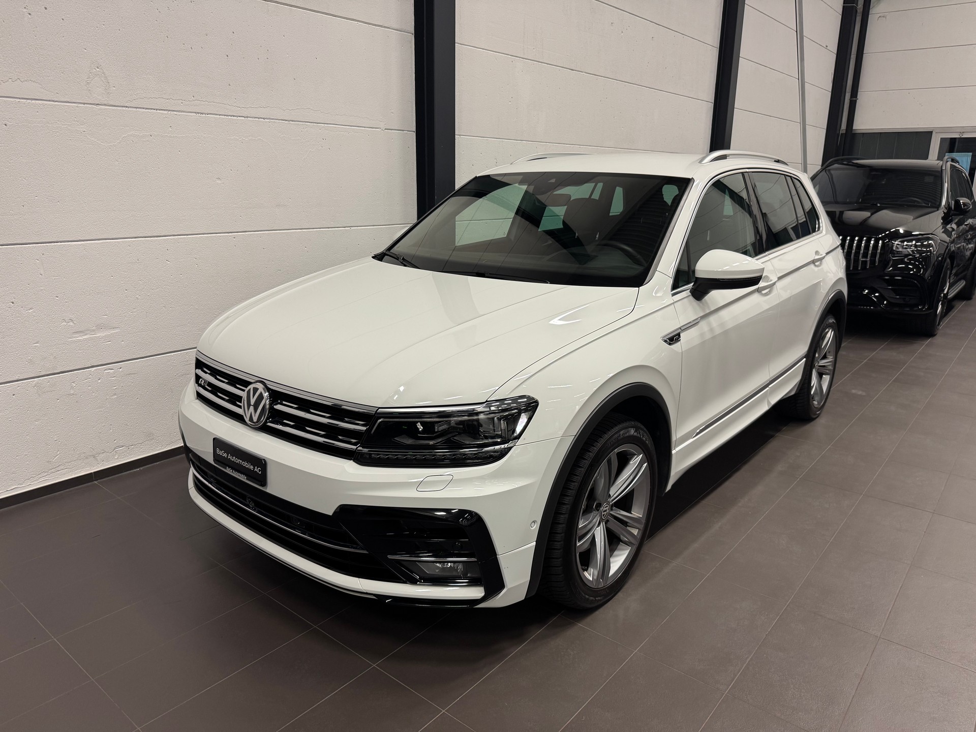 VW Tiguan 2.0 TDI SCR Highline 4Motion DSG R LINE-image-4