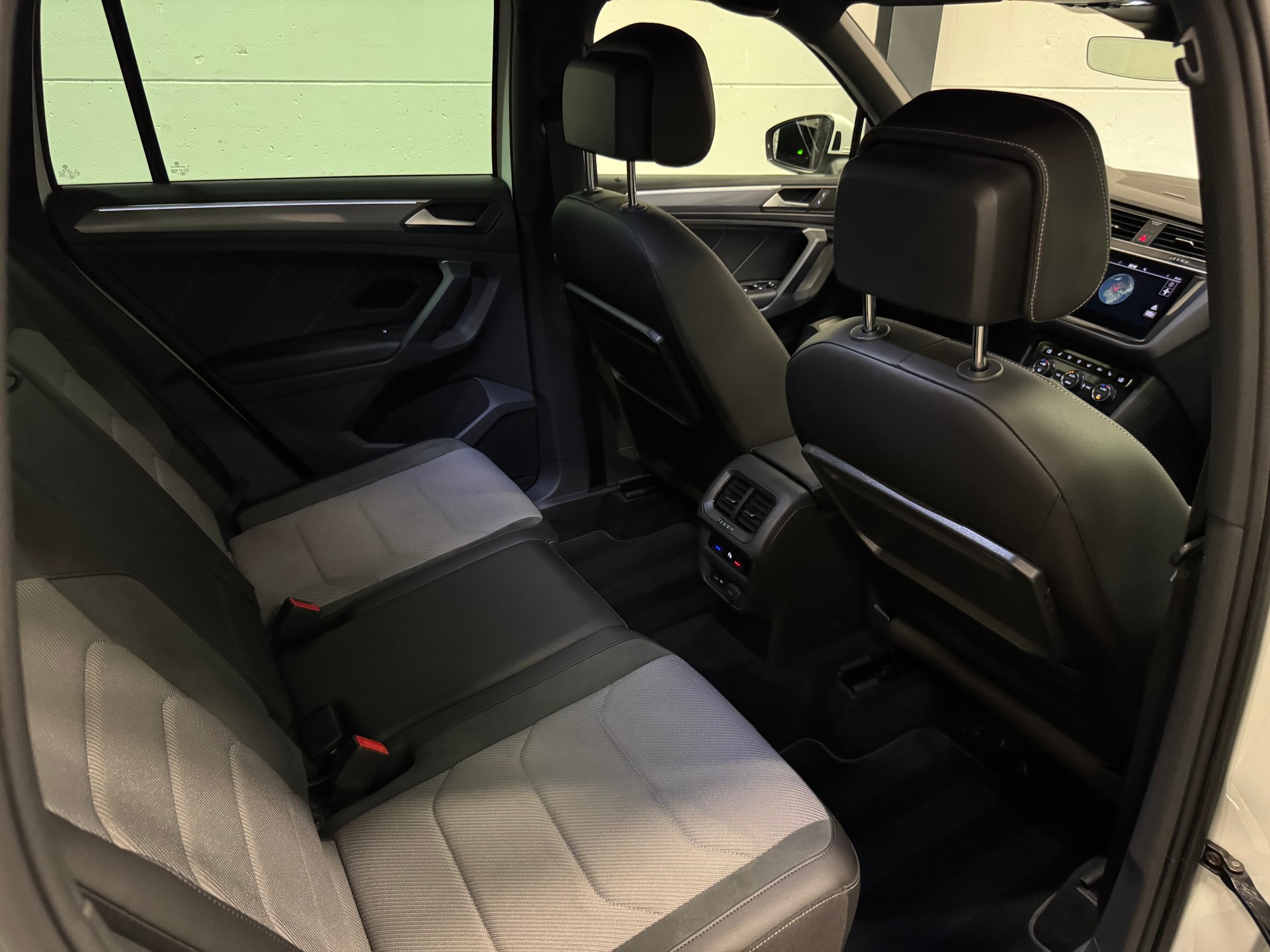 VW Tiguan 2.0 TDI SCR Highline 4Motion DSG R LINE-image-21
