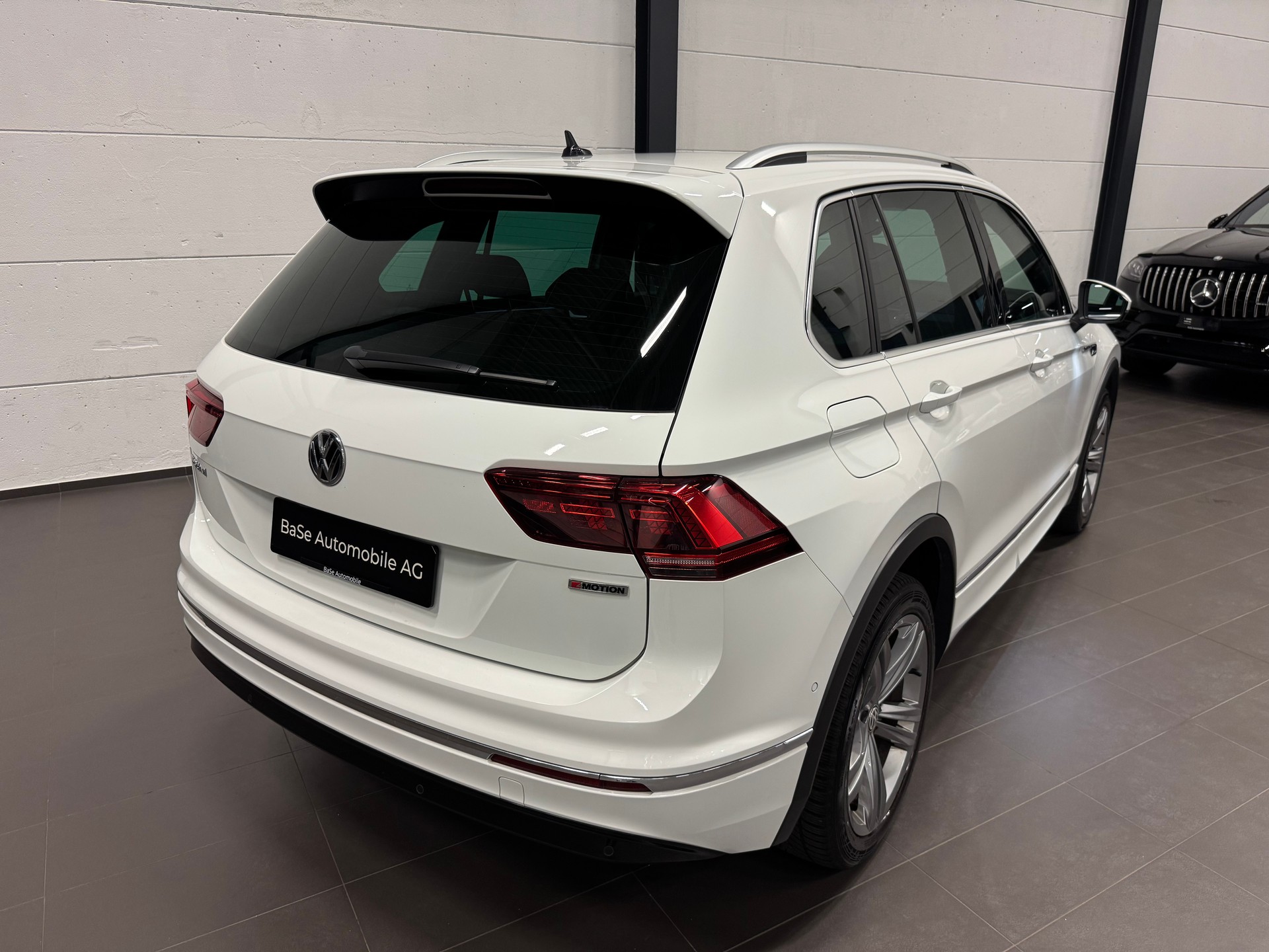 VW Tiguan 2.0 TDI SCR Highline 4Motion DSG R LINE-image-13