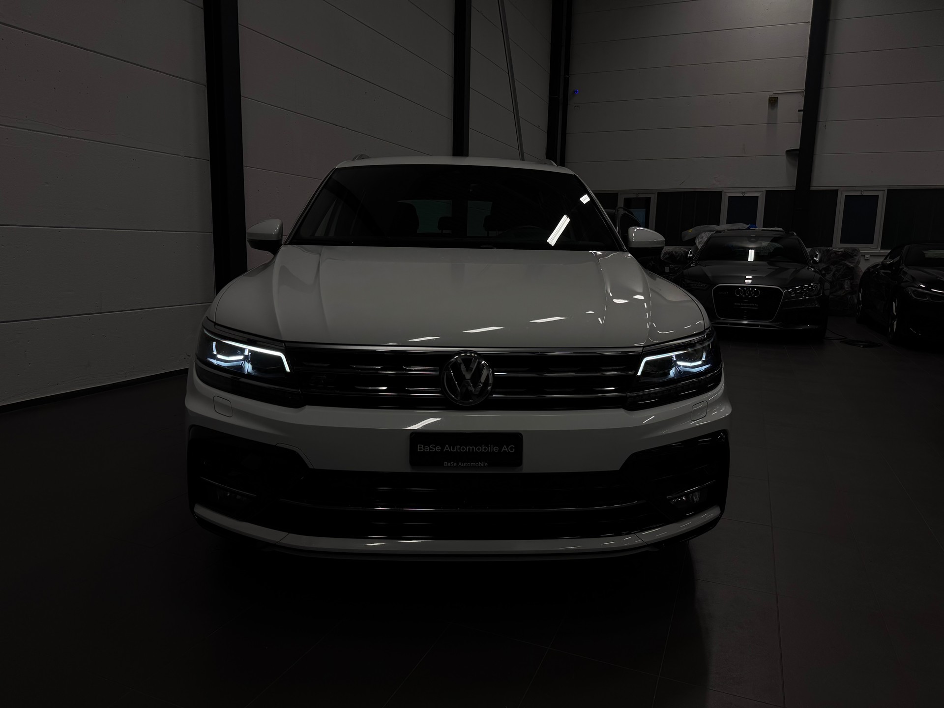 VW Tiguan 2.0 TDI SCR Highline 4Motion DSG R LINE-image-9