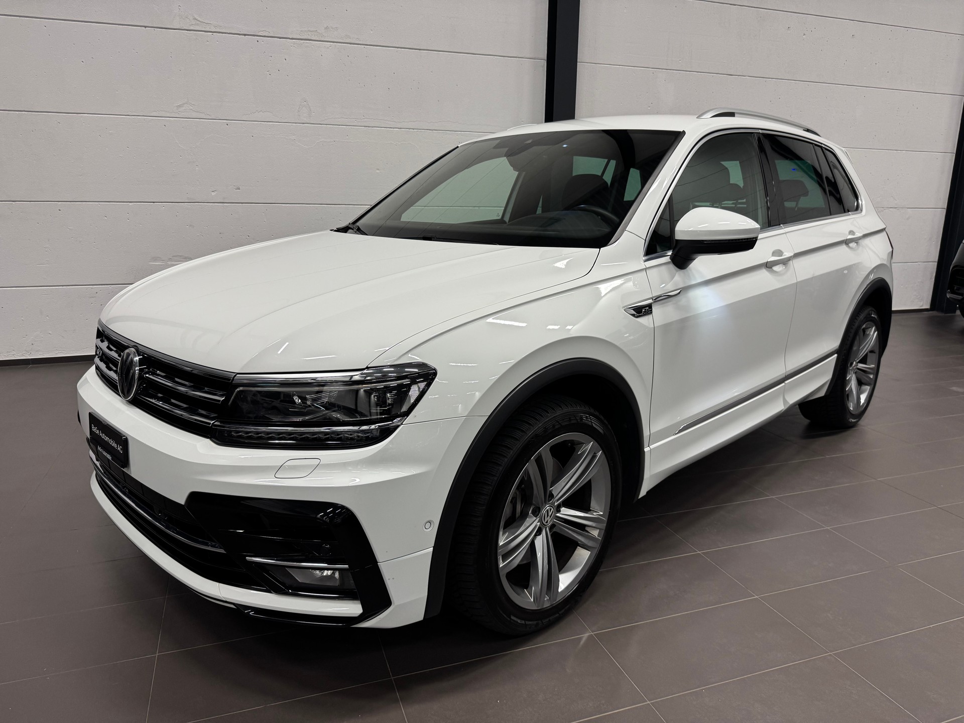 VW Tiguan 2.0 TDI SCR Highline 4Motion DSG R LINE-image-0
