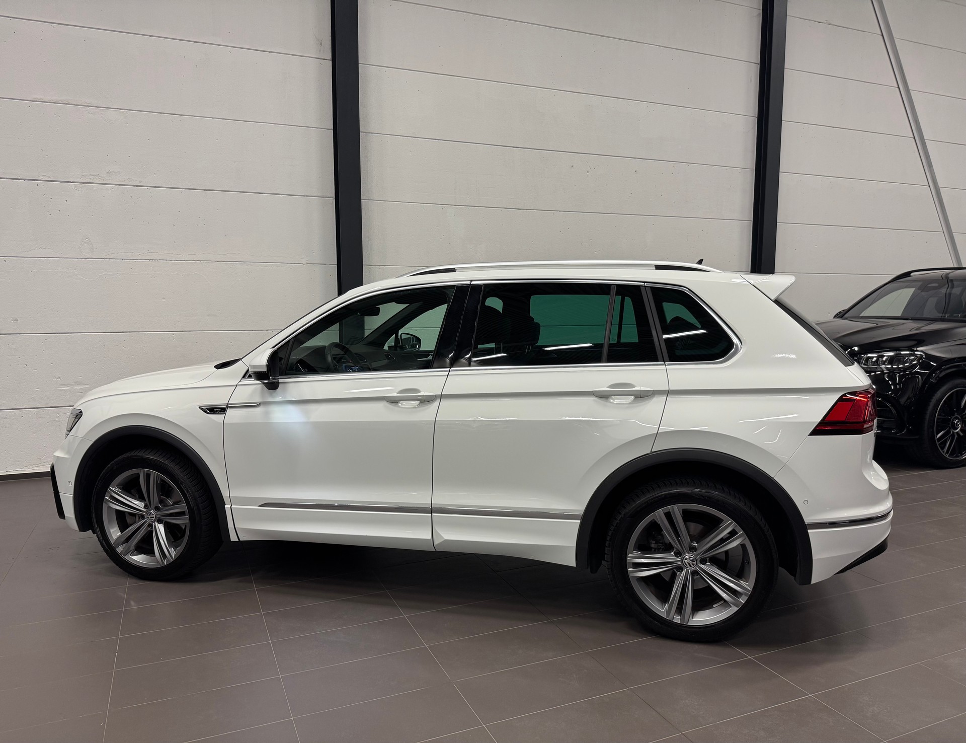 VW Tiguan 2.0 TDI SCR Highline 4Motion DSG R LINE-image-10