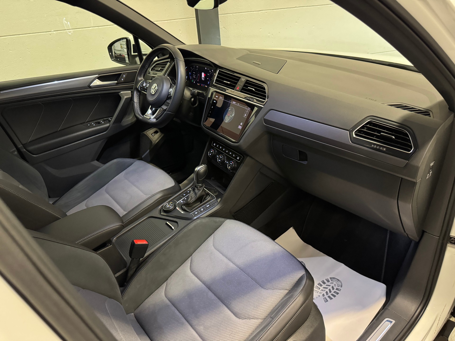 VW Tiguan 2.0 TDI SCR Highline 4Motion DSG R LINE-image-19