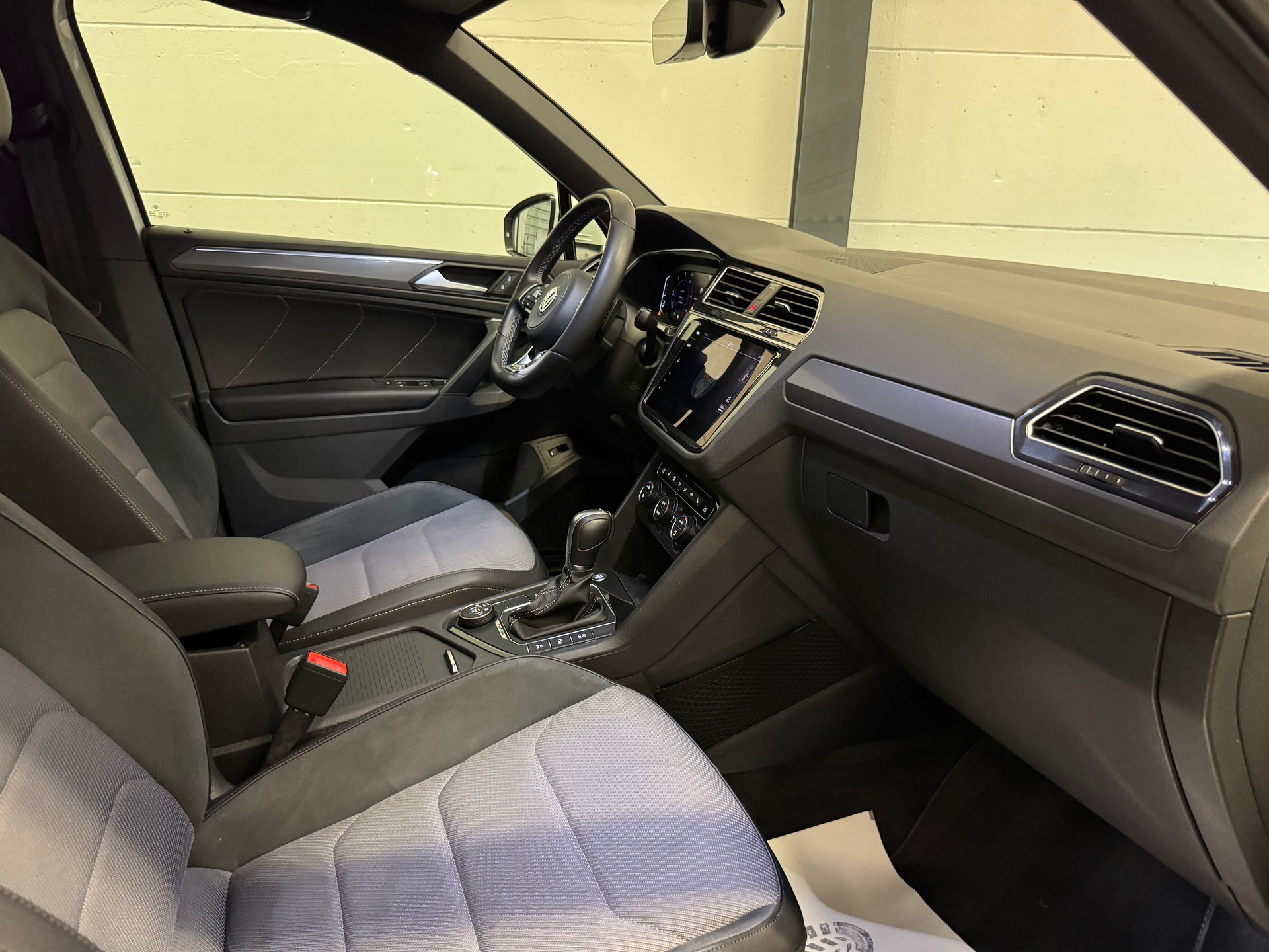 VW Tiguan 2.0 TDI SCR Highline 4Motion DSG R LINE-image-20