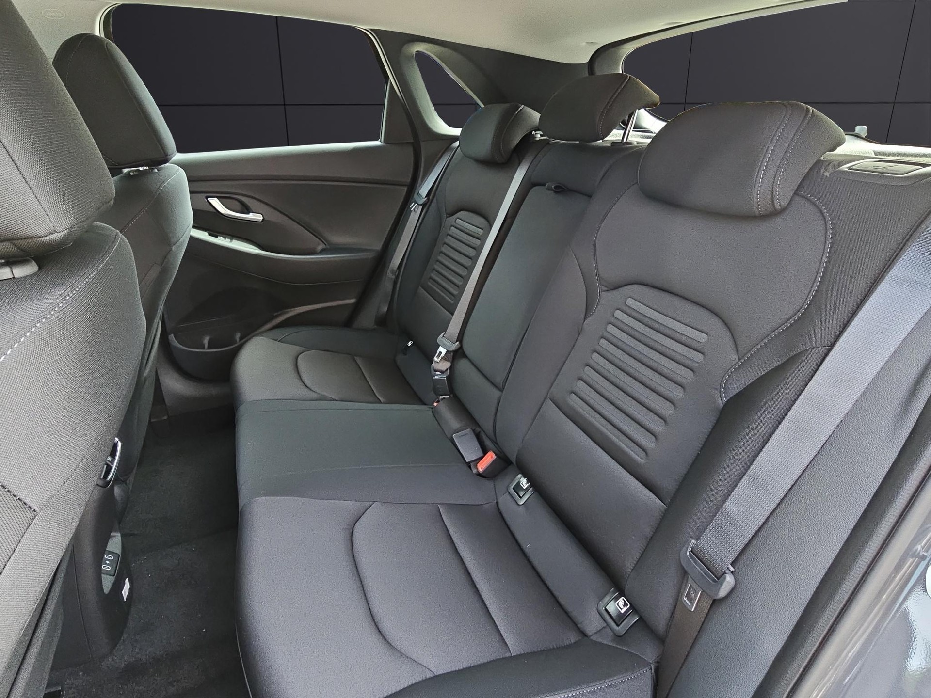 HYUNDAI i30 1.5 T-GDi Amplia-image-10