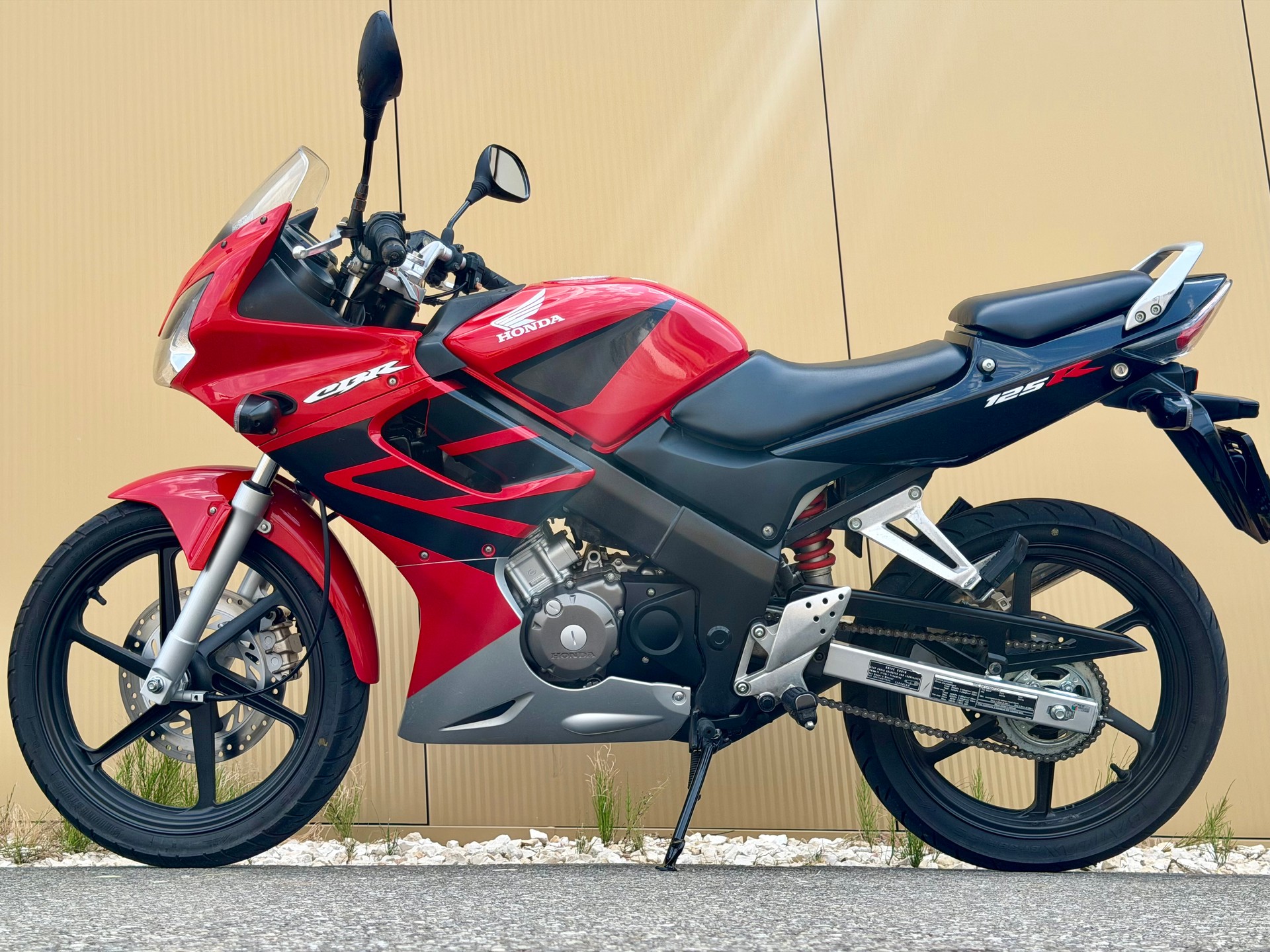 HONDA CBR 125 R-image-10