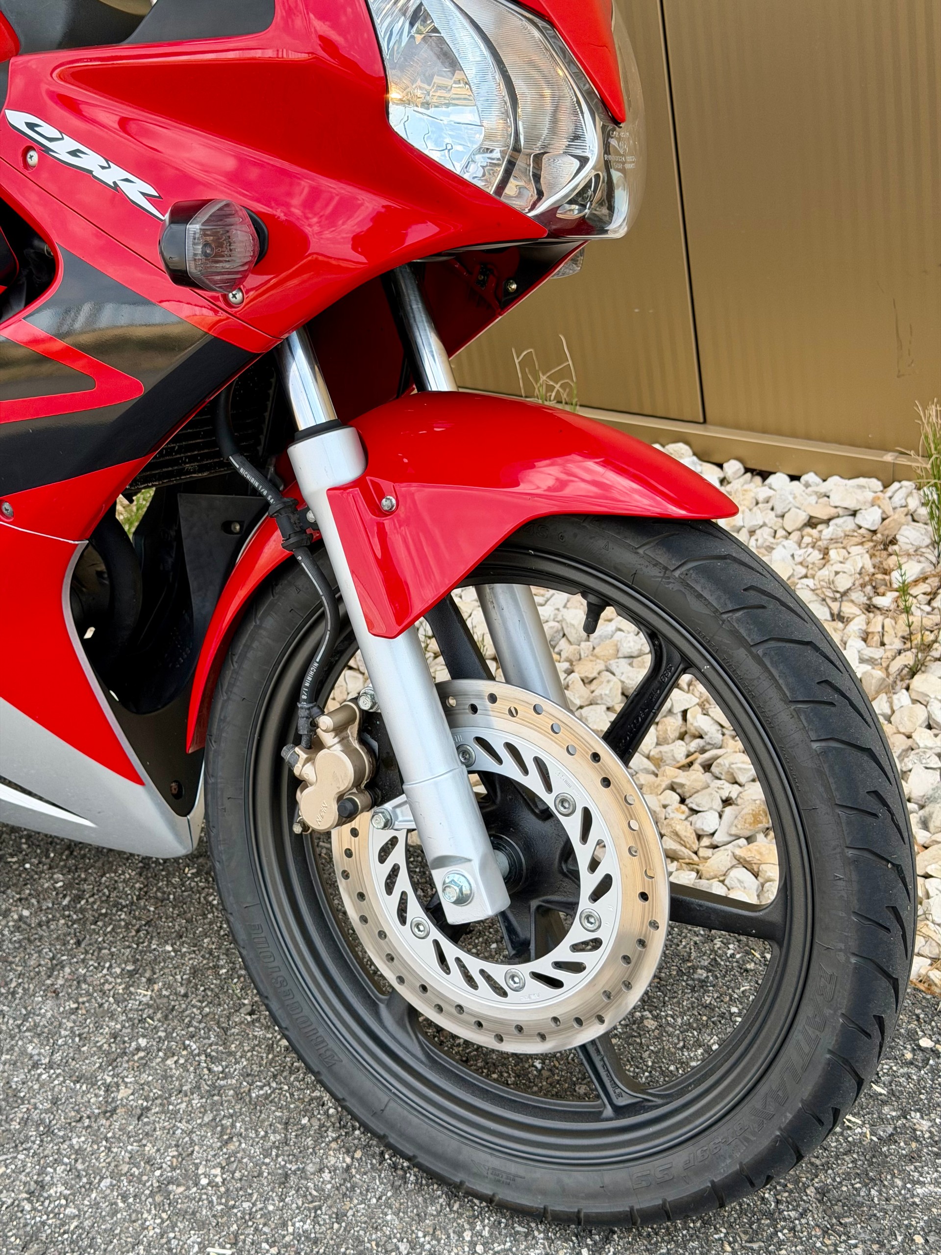 HONDA CBR 125 R-showroom-element-2
