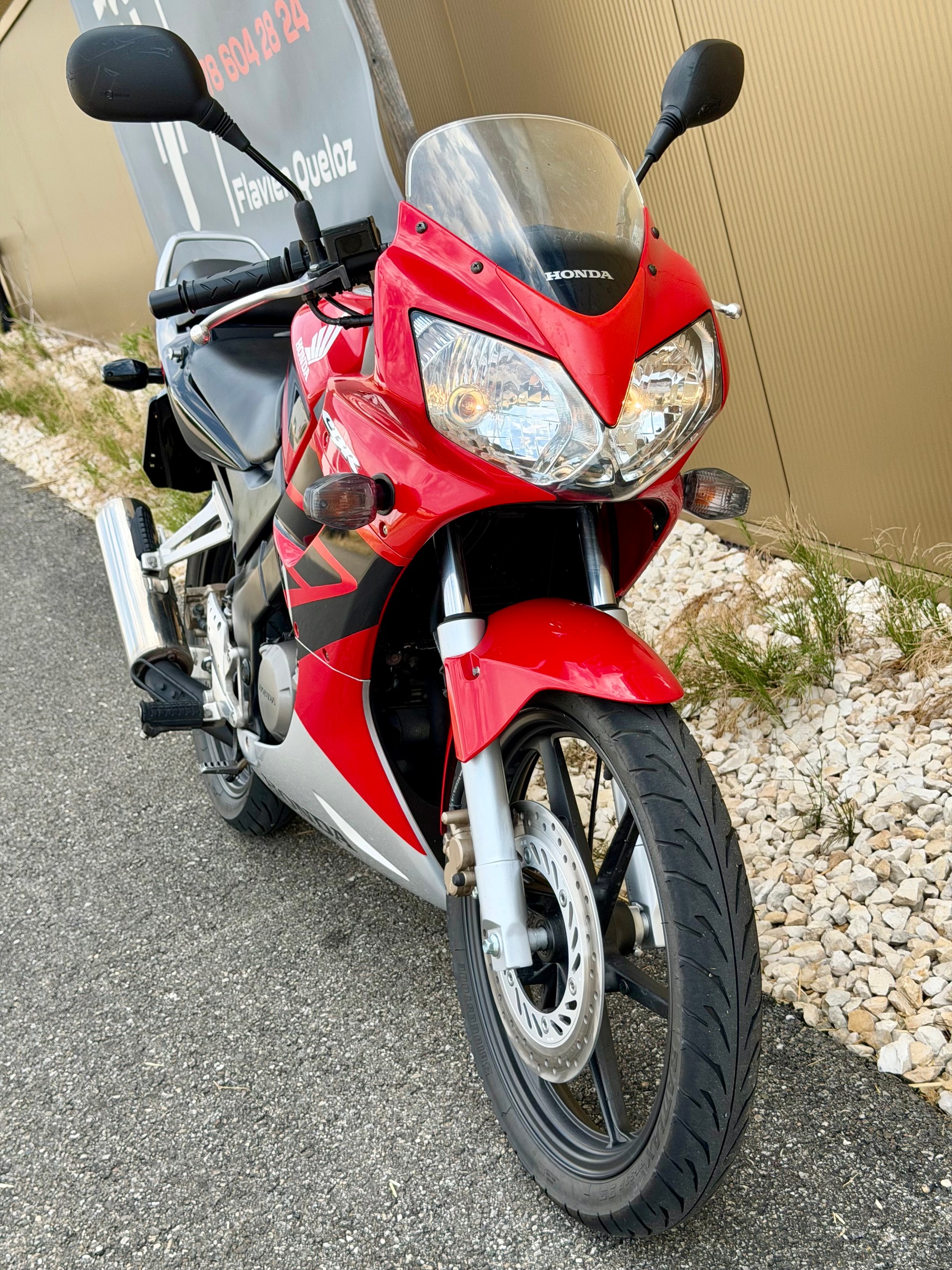 HONDA CBR 125 R-showroom-element-1