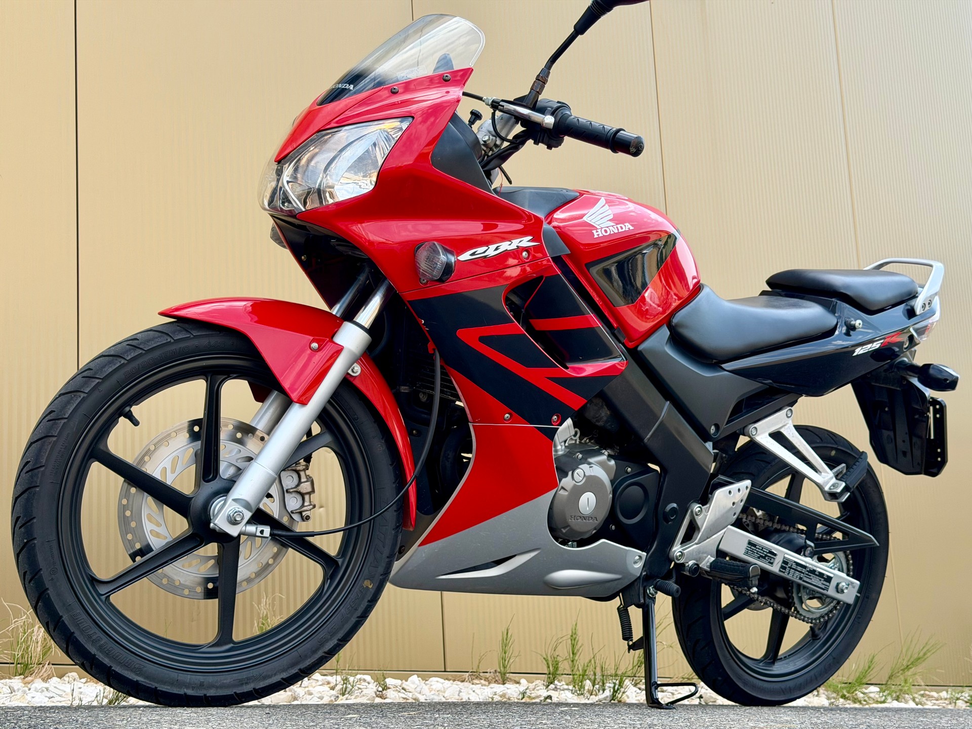 HONDA CBR 125 R-image-9