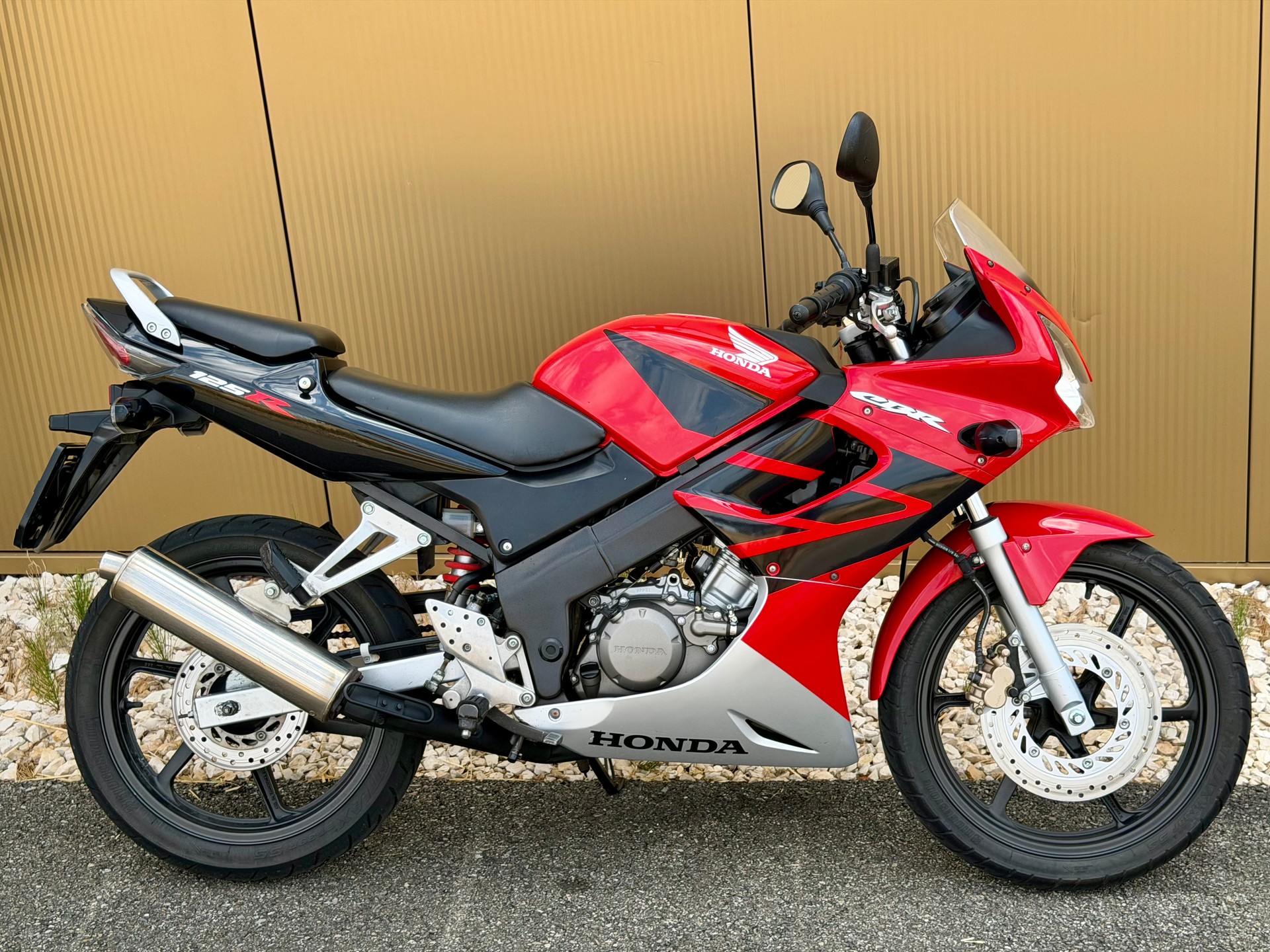 HONDA CBR 125 R-showroom-element-3