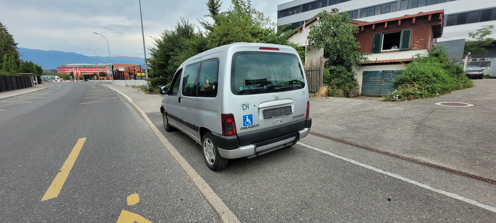 PEUGEOT Partner 1.8 Quiksilver FAM-image-5