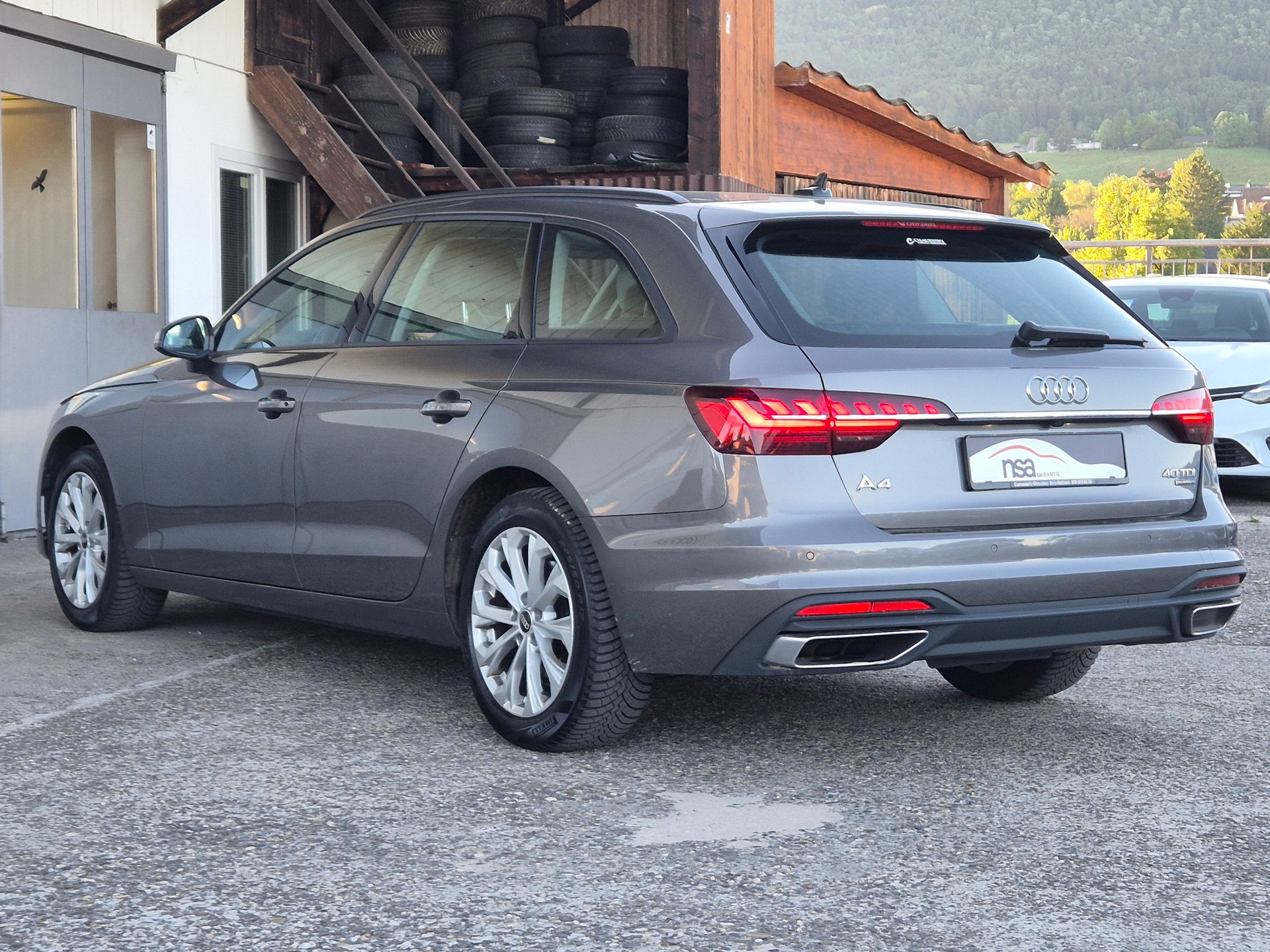 AUDI A4 Avant 40 TDI Attraction quattro S-tronic-image-8