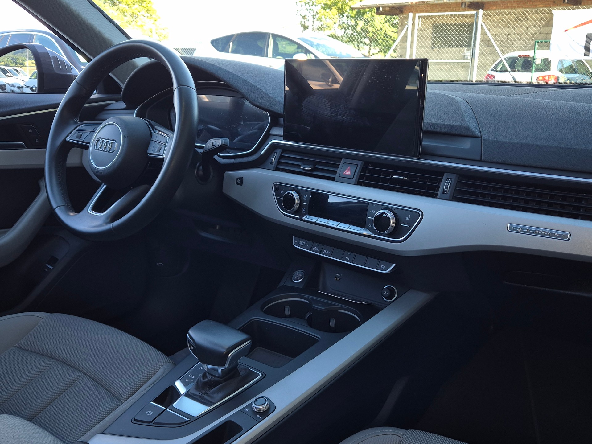 AUDI A4 Avant 40 TDI Attraction quattro S-tronic-image-11