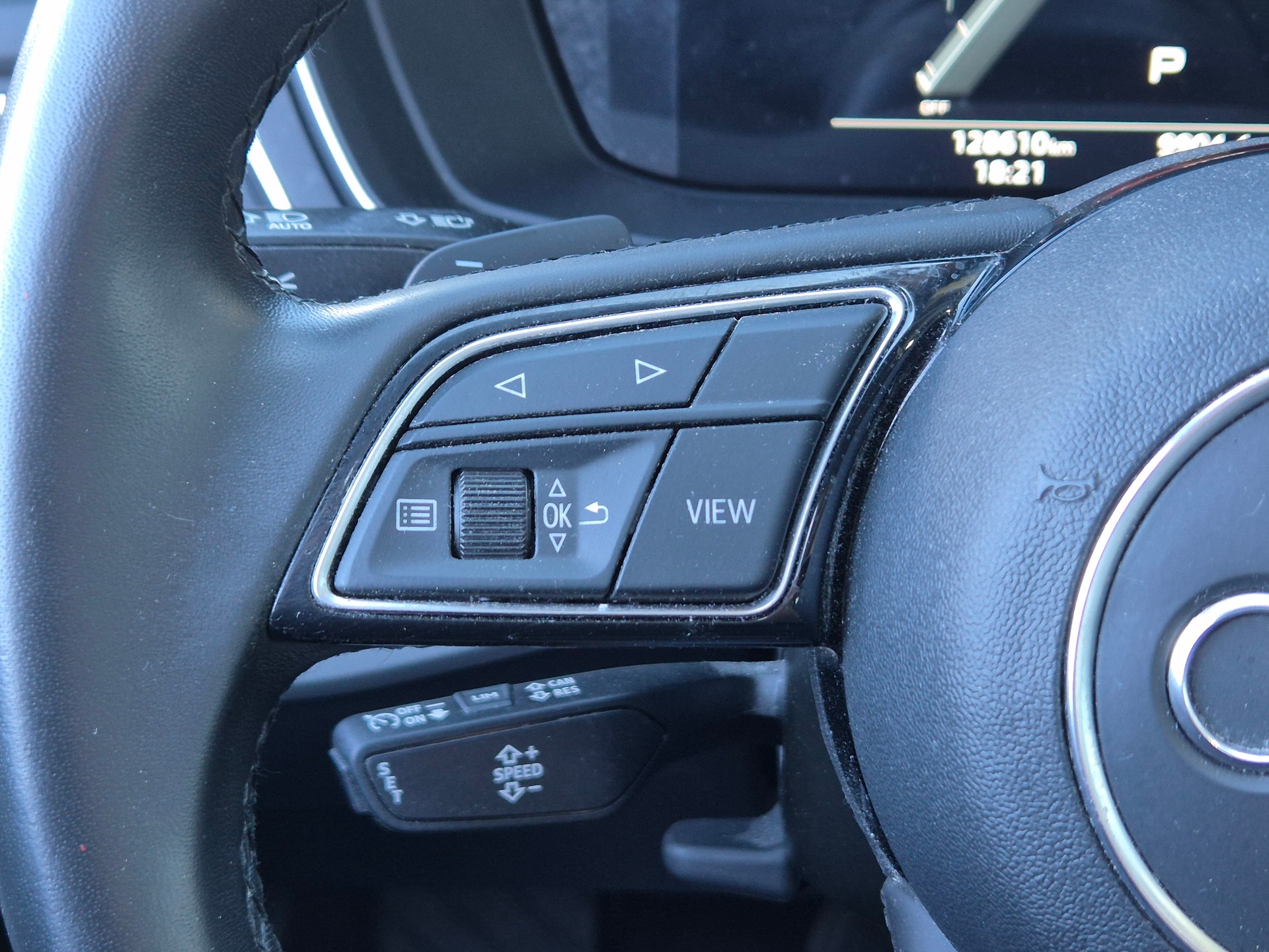 AUDI A4 Avant 40 TDI Attraction quattro S-tronic-image-27
