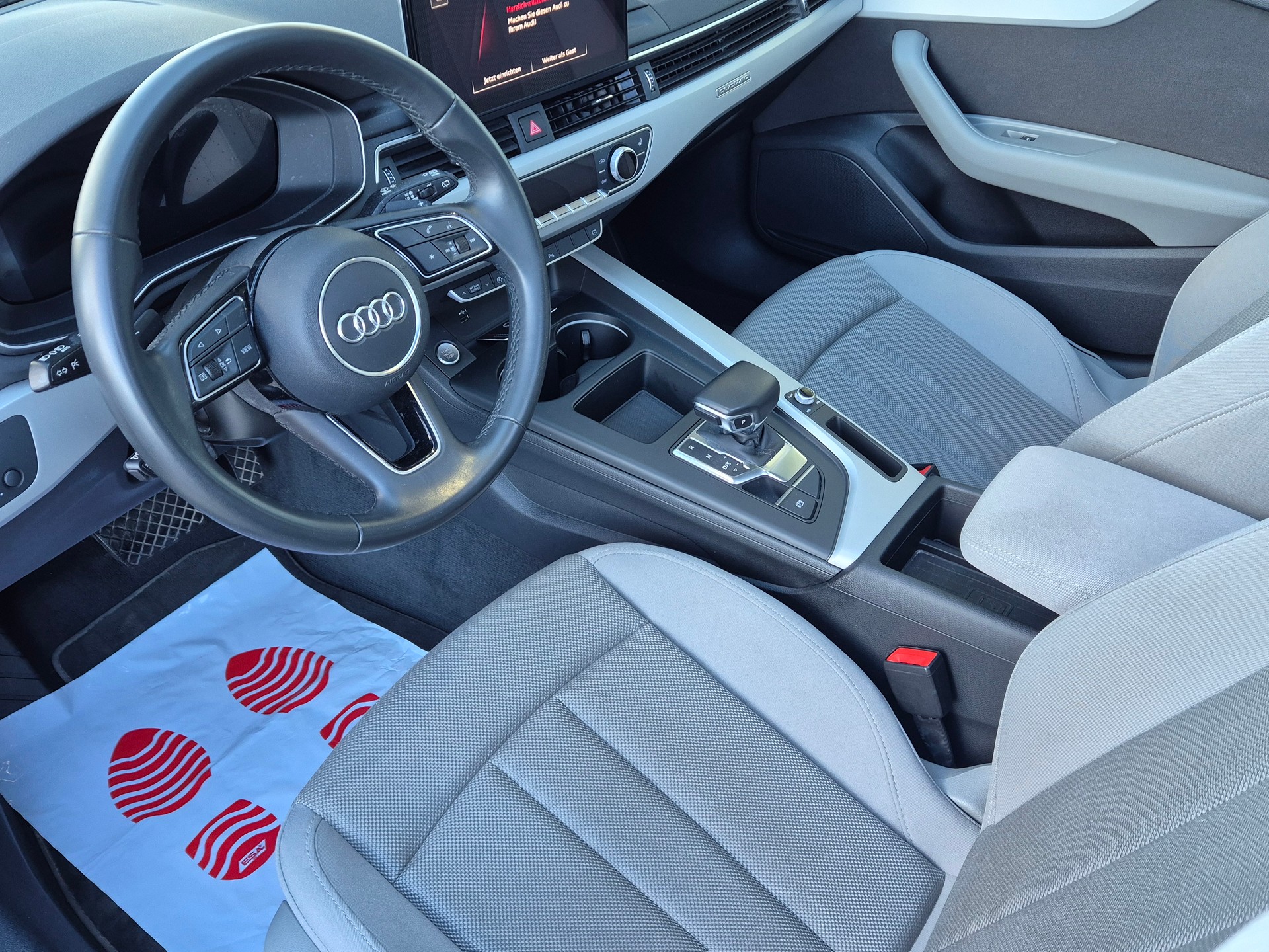 AUDI A4 Avant 40 TDI Attraction quattro S-tronic-image-12