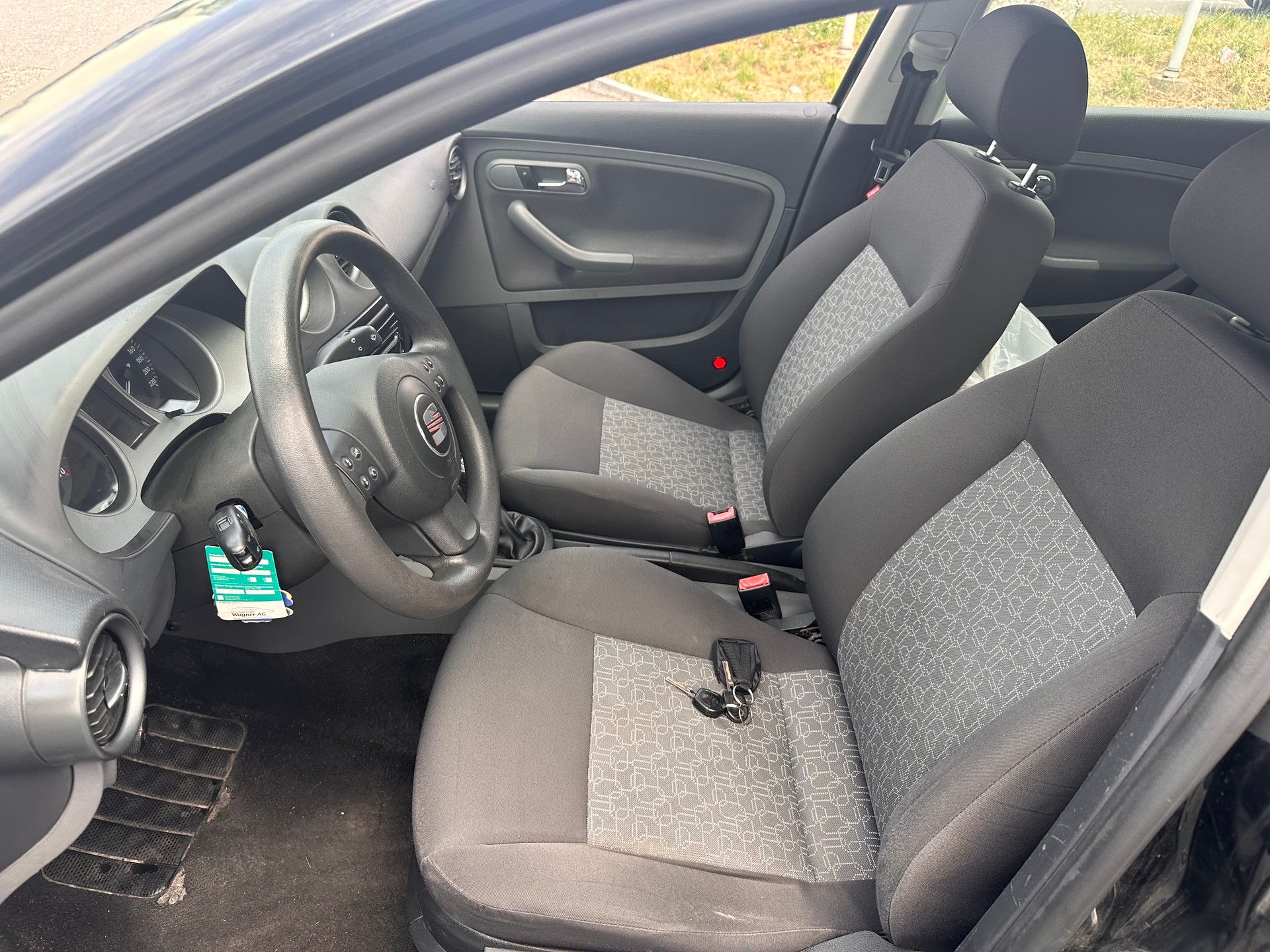 SEAT Ibiza 1.4 16V Reference-image-8