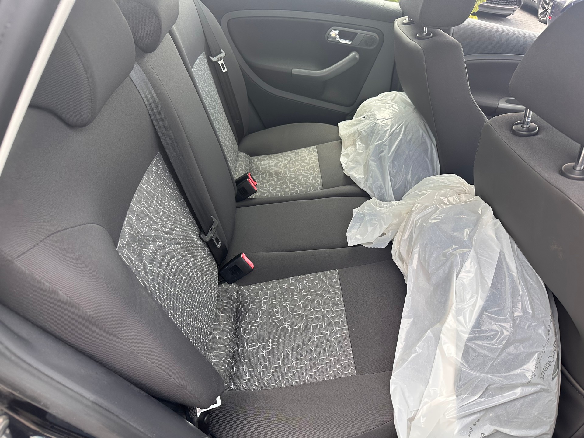 SEAT Ibiza 1.4 16V Reference-image-11