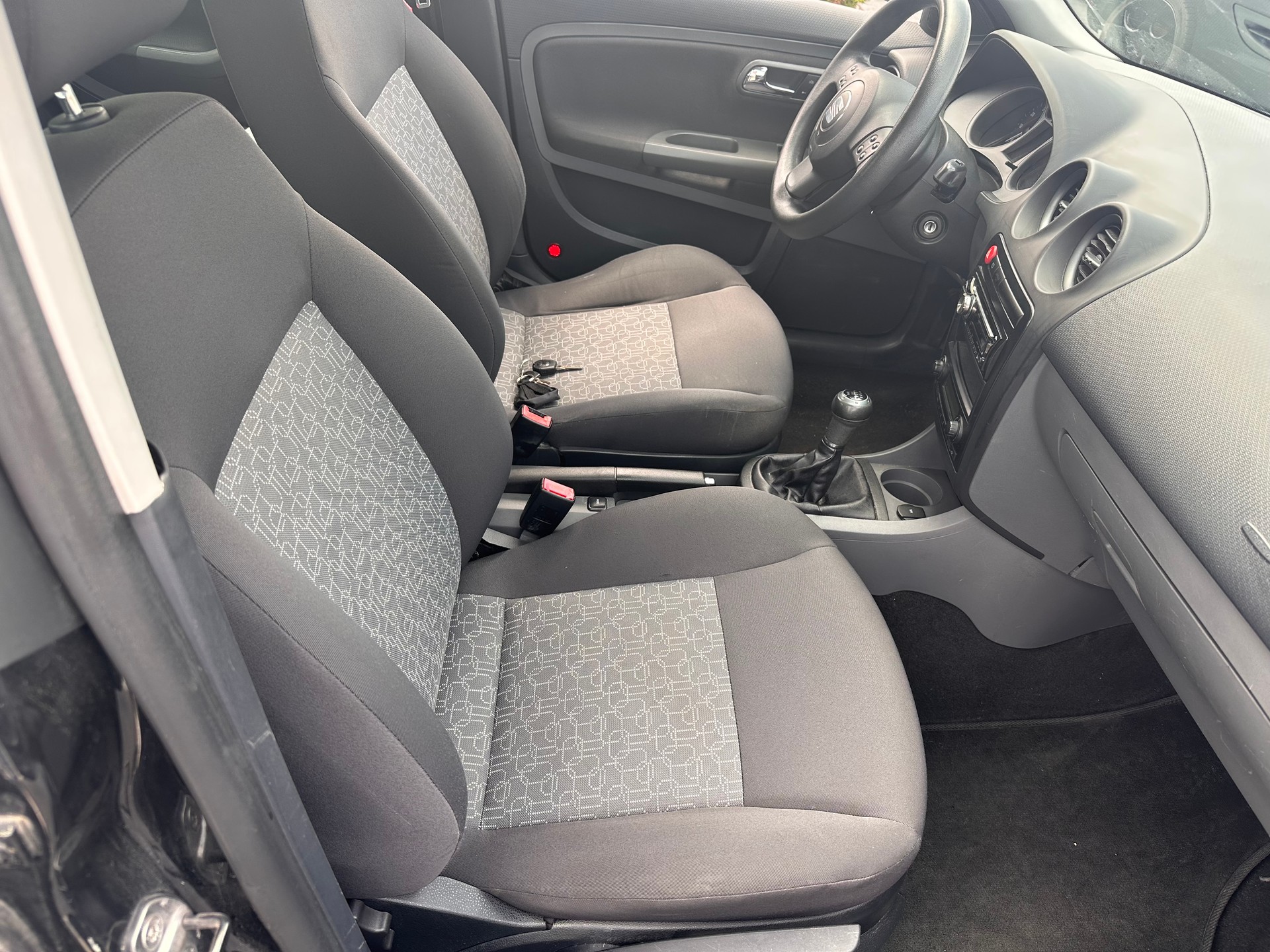 SEAT Ibiza 1.4 16V Reference-image-10