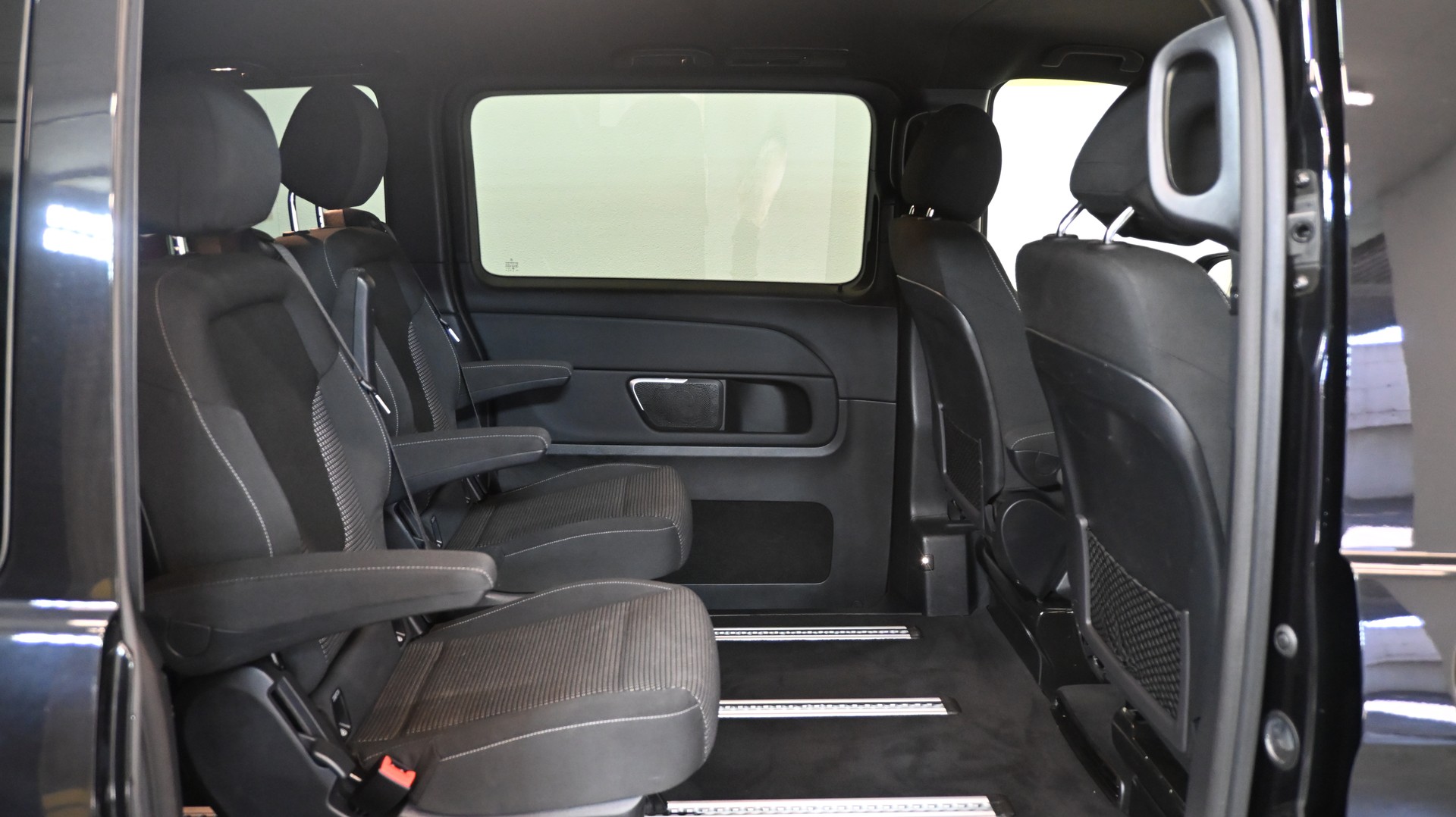 MERCEDES-BENZ V 300 d extralang 4Matic 9G-Tronic AMG-LINE-image-5