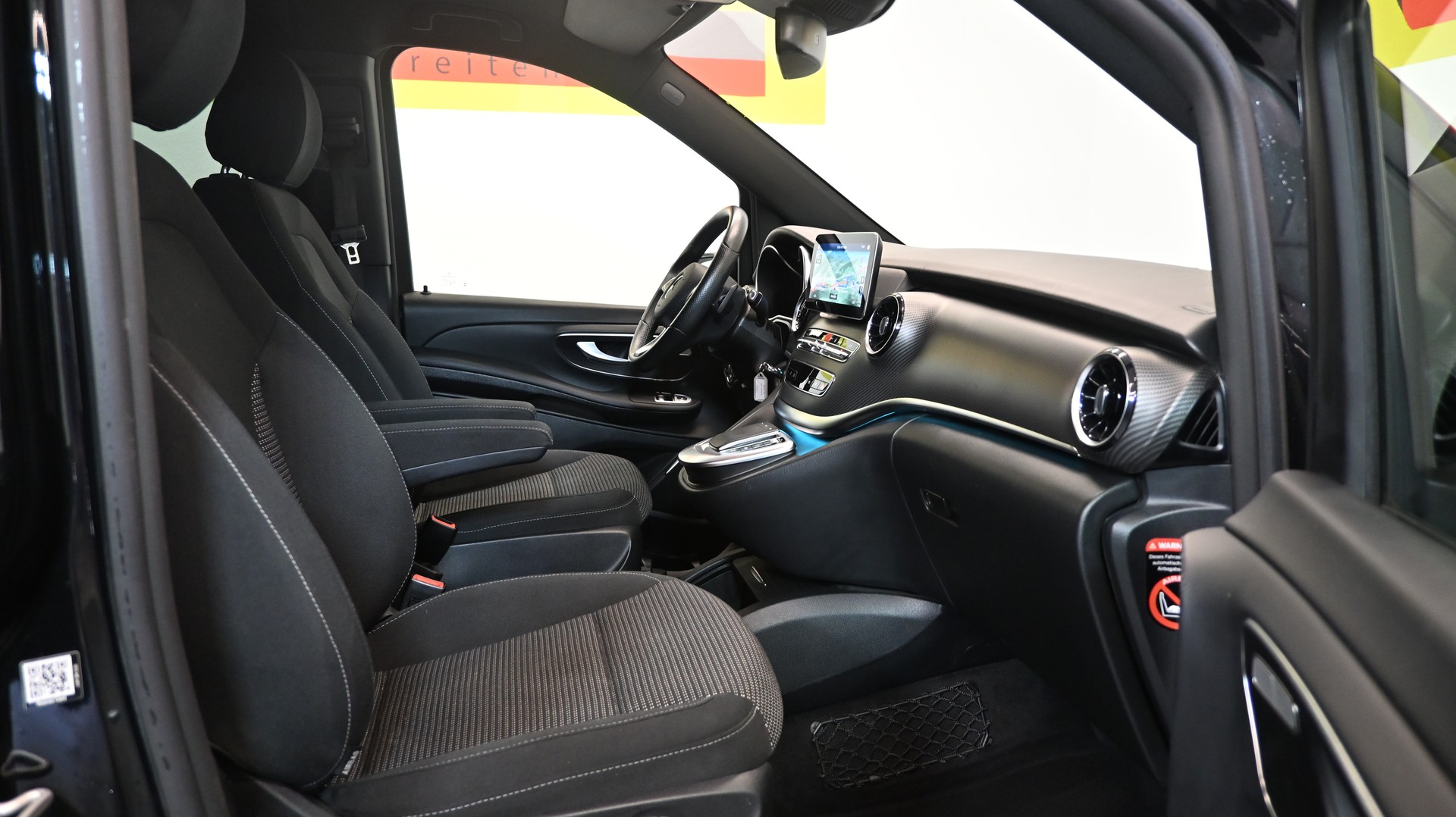 MERCEDES-BENZ V 300 d extralang 4Matic 9G-Tronic AMG-LINE-image-3