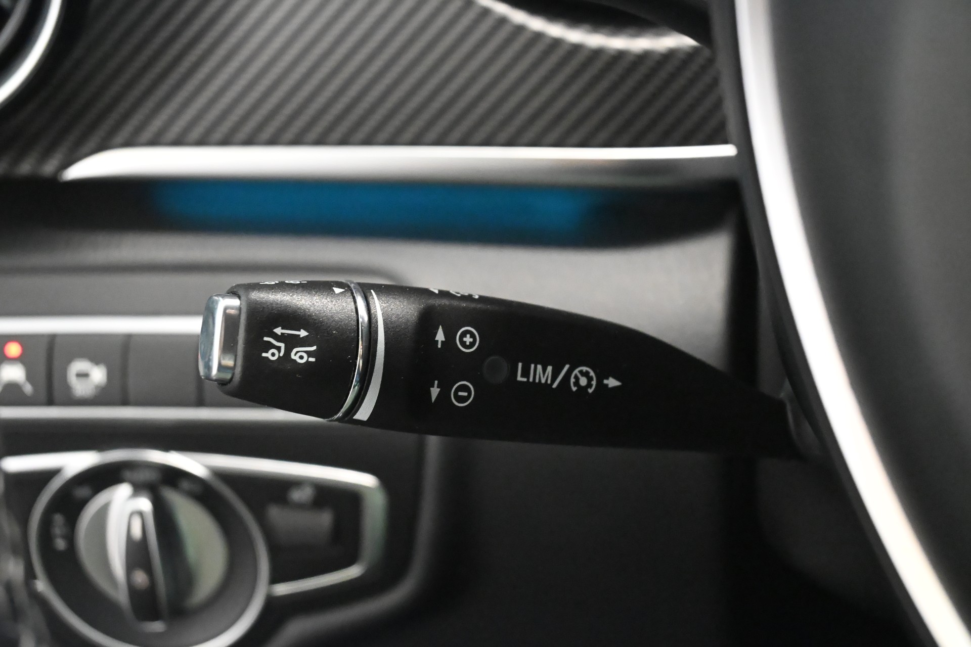 MERCEDES-BENZ V 300 d extralang 4Matic 9G-Tronic AMG-LINE-image-10
