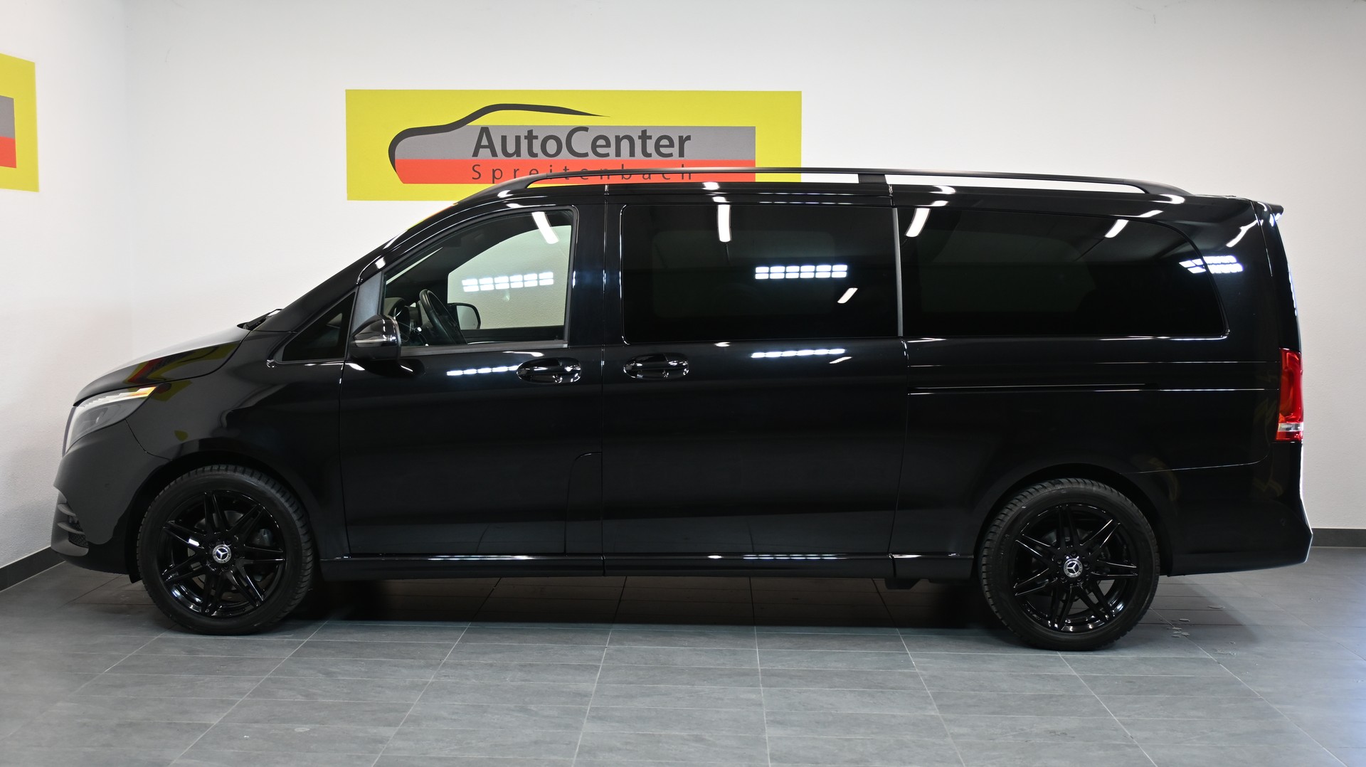 MERCEDES-BENZ V 300 d extralang 4Matic 9G-Tronic AMG-LINE-image-14