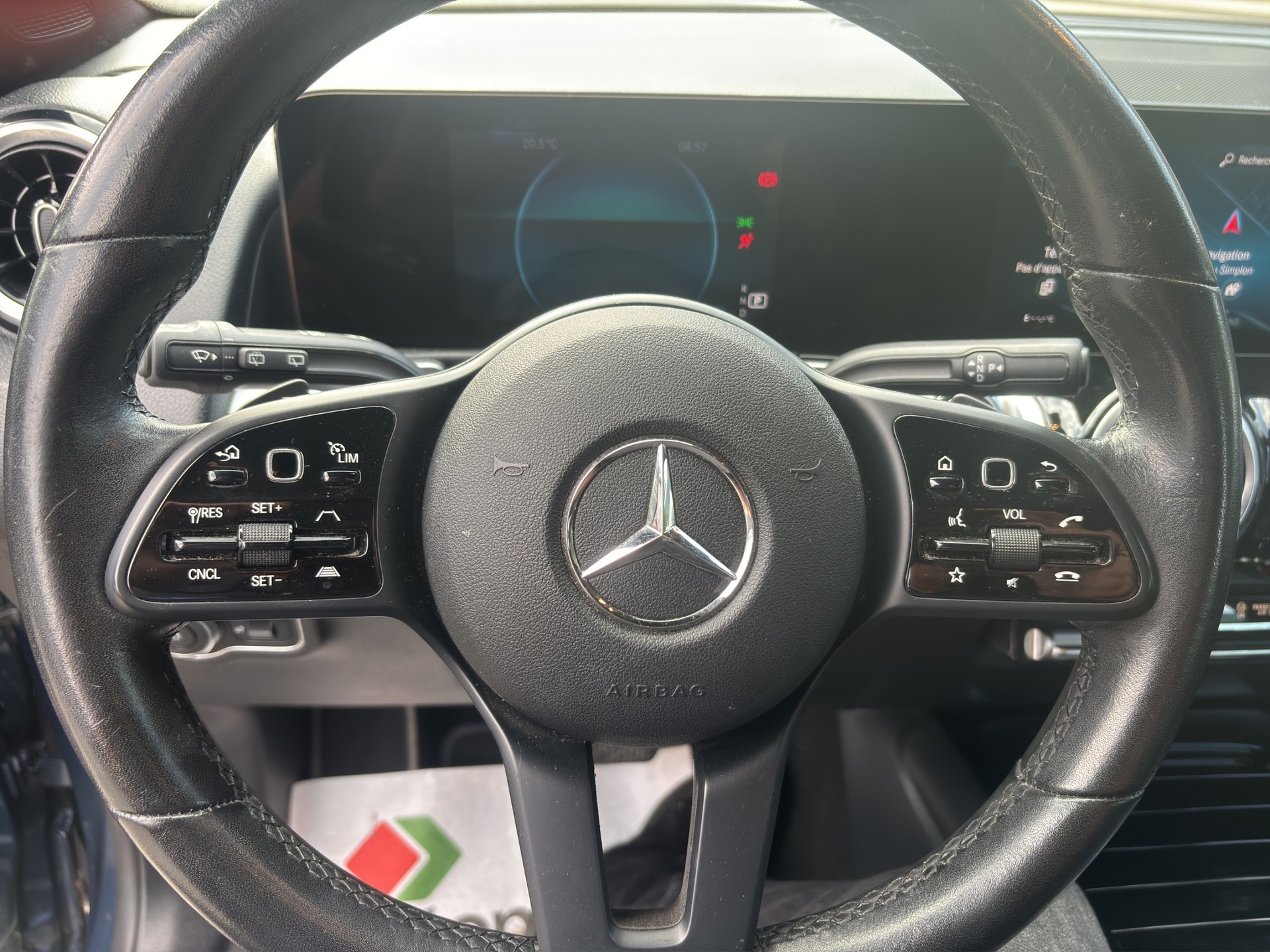 MERCEDES-BENZ GLB 200 4Matic Style 8G-Tronic-image-9