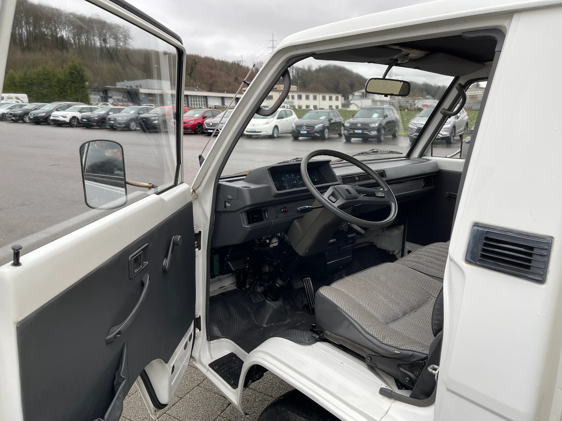 MITSUBISHI L 300 2.5D-image-10