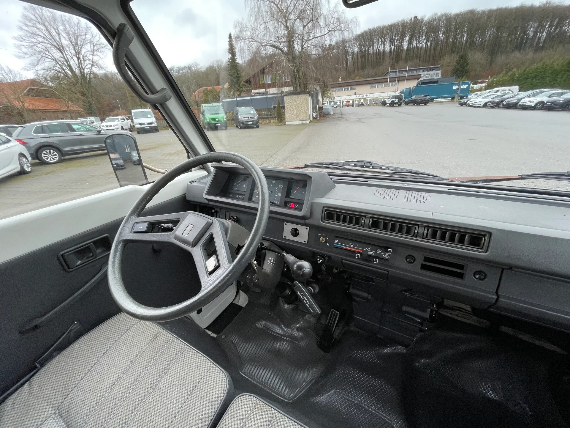 MITSUBISHI L 300 2.5D-image-9