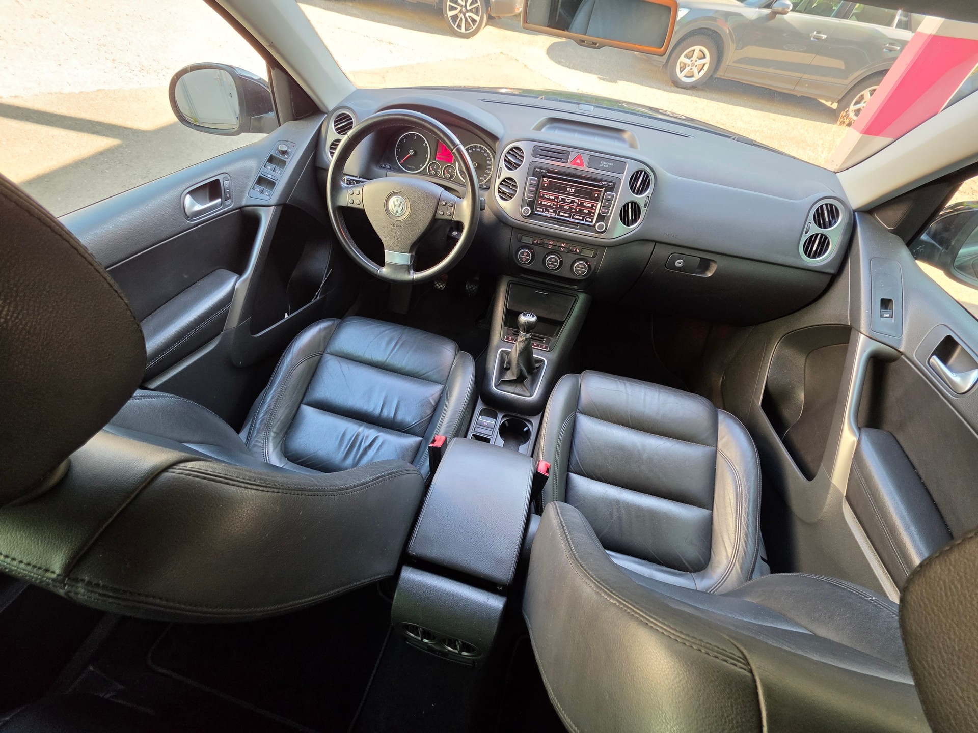 VW Tiguan 2.0 TDI Sport&Style-image-10