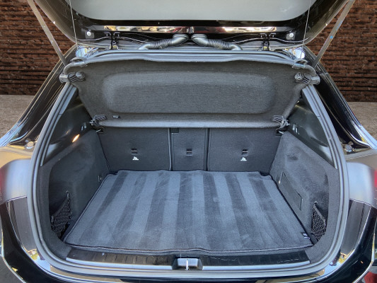 MERCEDES-BENZ GLA 200d AMG Line-image-6