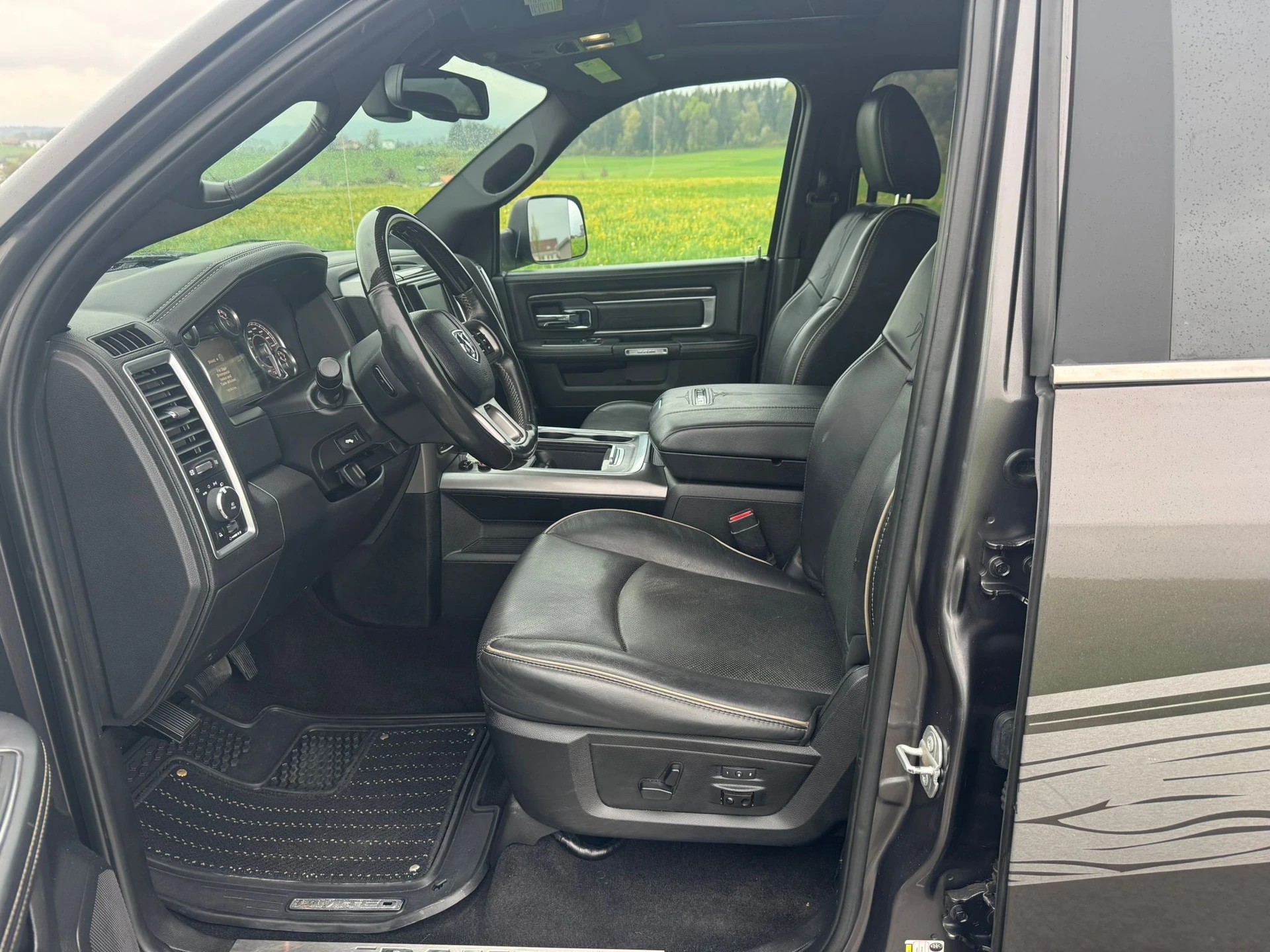 DODGE 1500 CrewCab Limited **10`500 KG Anhängelast**-image-8