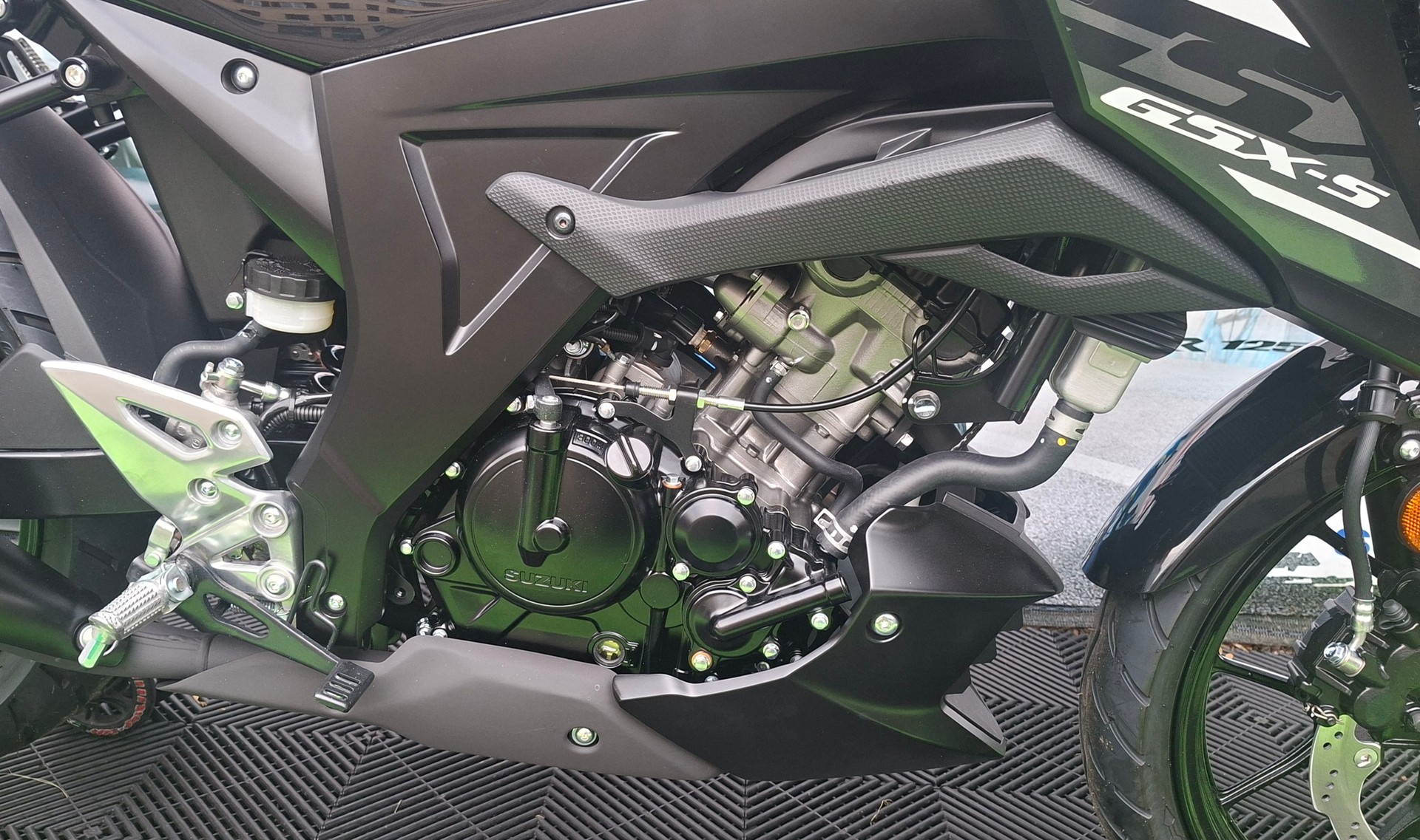 SUZUKI GSX-S 125-image-11